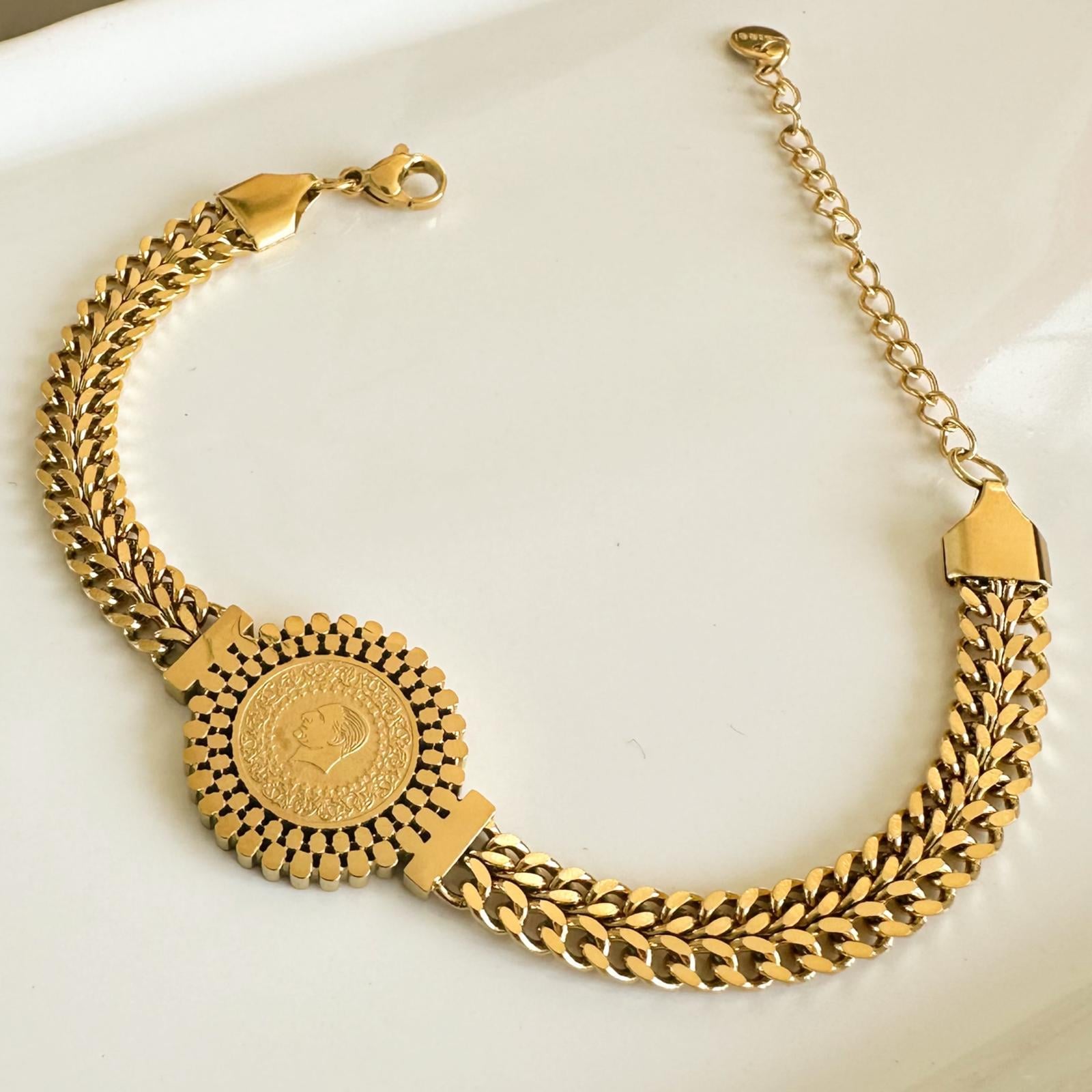 Balık Sırtı Zirkon Taş Detay Altın Kaplama Çelik Bileklik