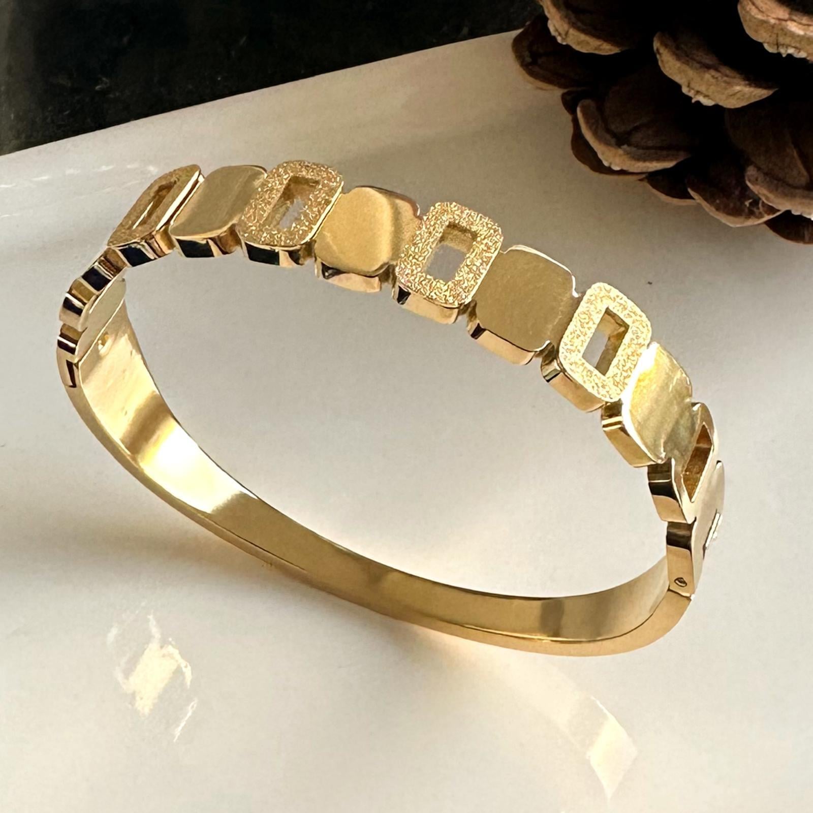 Yaldız Kare Model Altın Kaplama Çelik Kelepçe