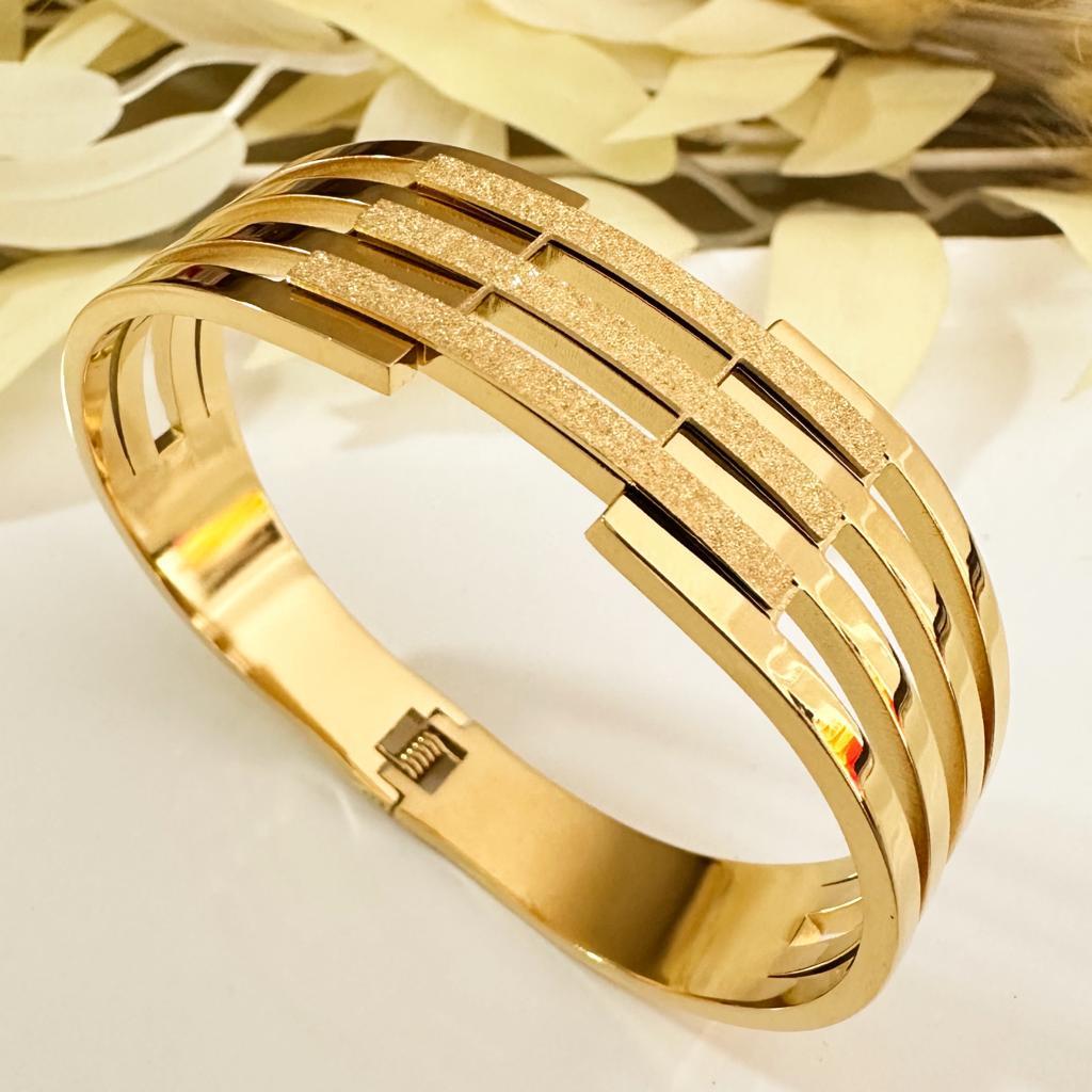 Yaldızlı 3 Sıra Kaburga Çelik  Kelepçe