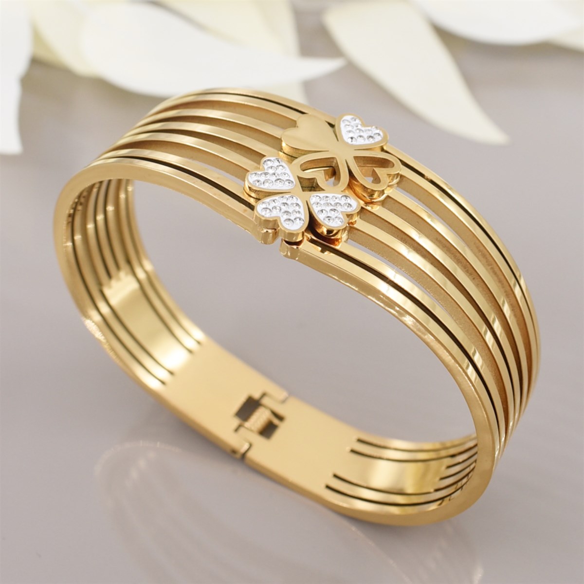 Yonca Detaylı Kaburga Model Gold Altın Kaplama Kelepçe