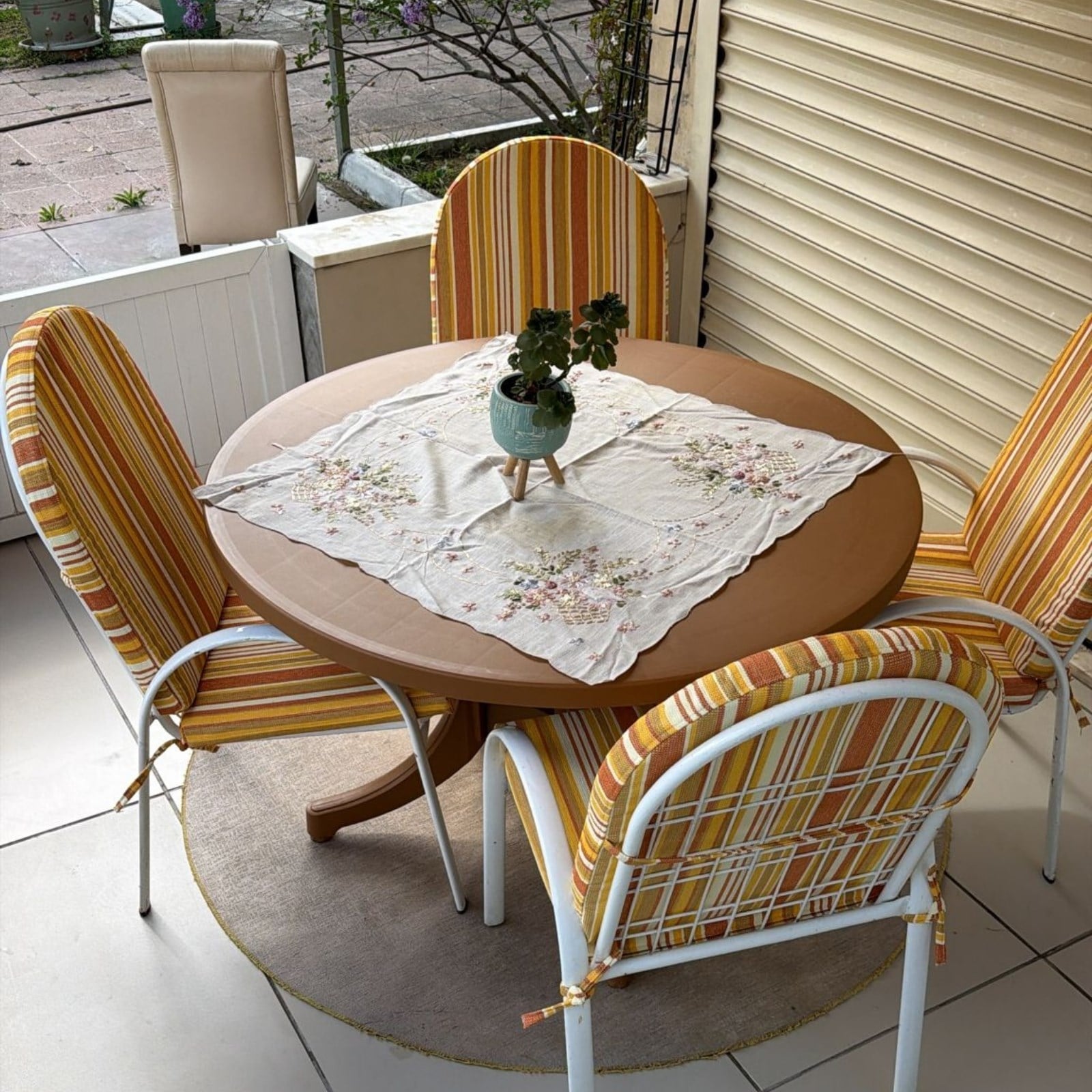 Papatya Nova 120 cm Yuvarlak Plastik Masa - 6 Kişilik Balkon, Teras, Bahçe Masası