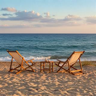 Belek Ahşap Şezlong Set: 2 adet Kademeli Kolçaklı Şezlong + Sehpa