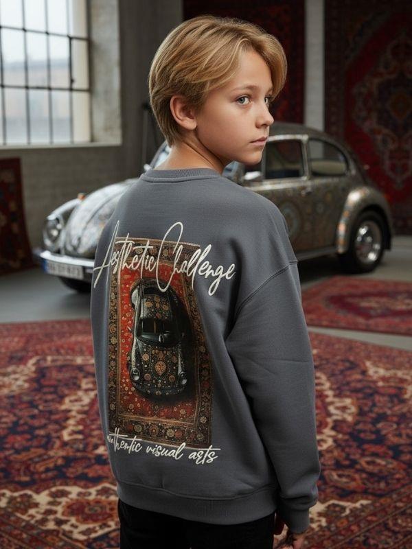 Erkek Çocuk Sırtı Araba Baskılı Tasarım Sweatshirt