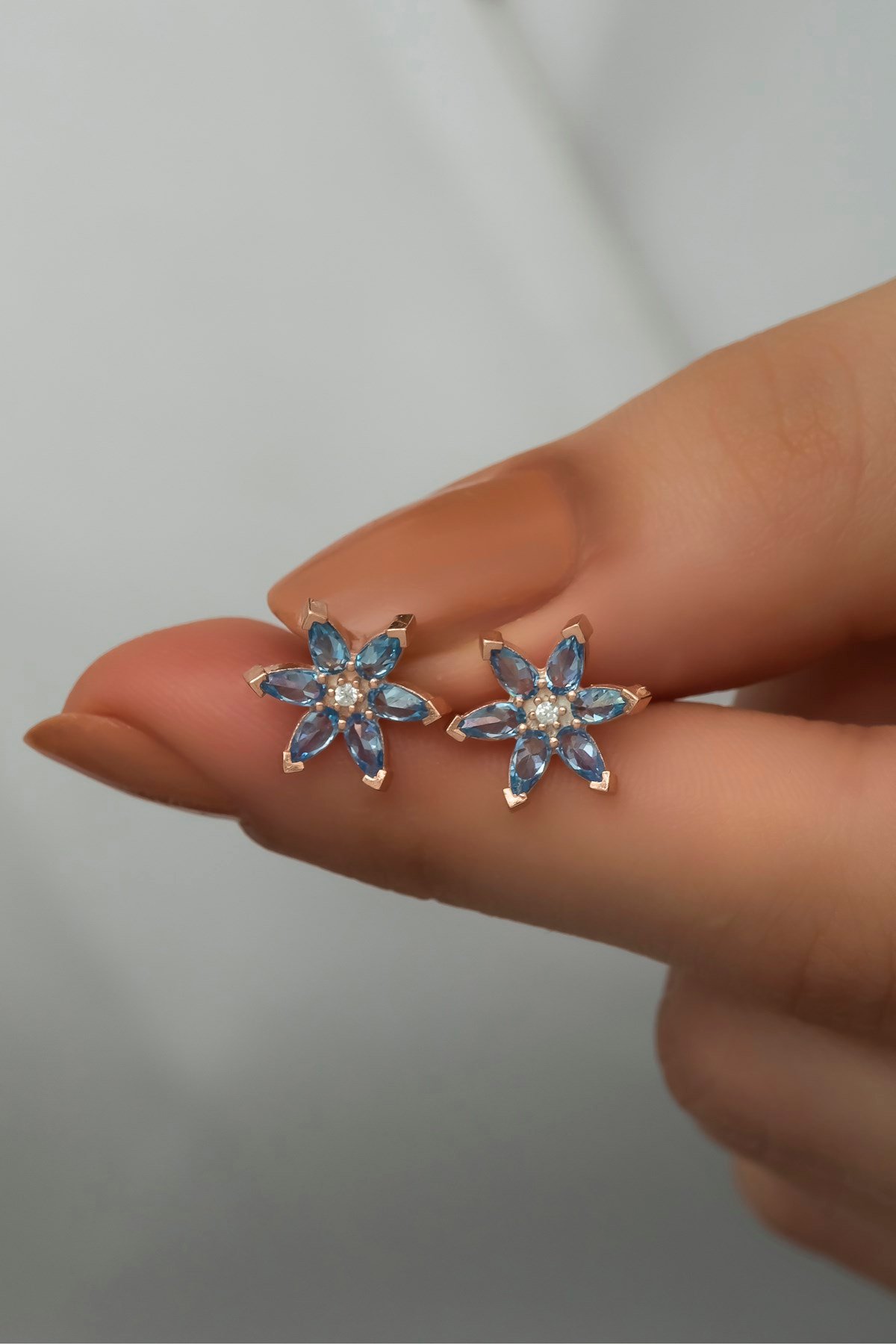 925 Ayar Gümüş Aquamarin Taşlı Lotus Çiçeği Küpe