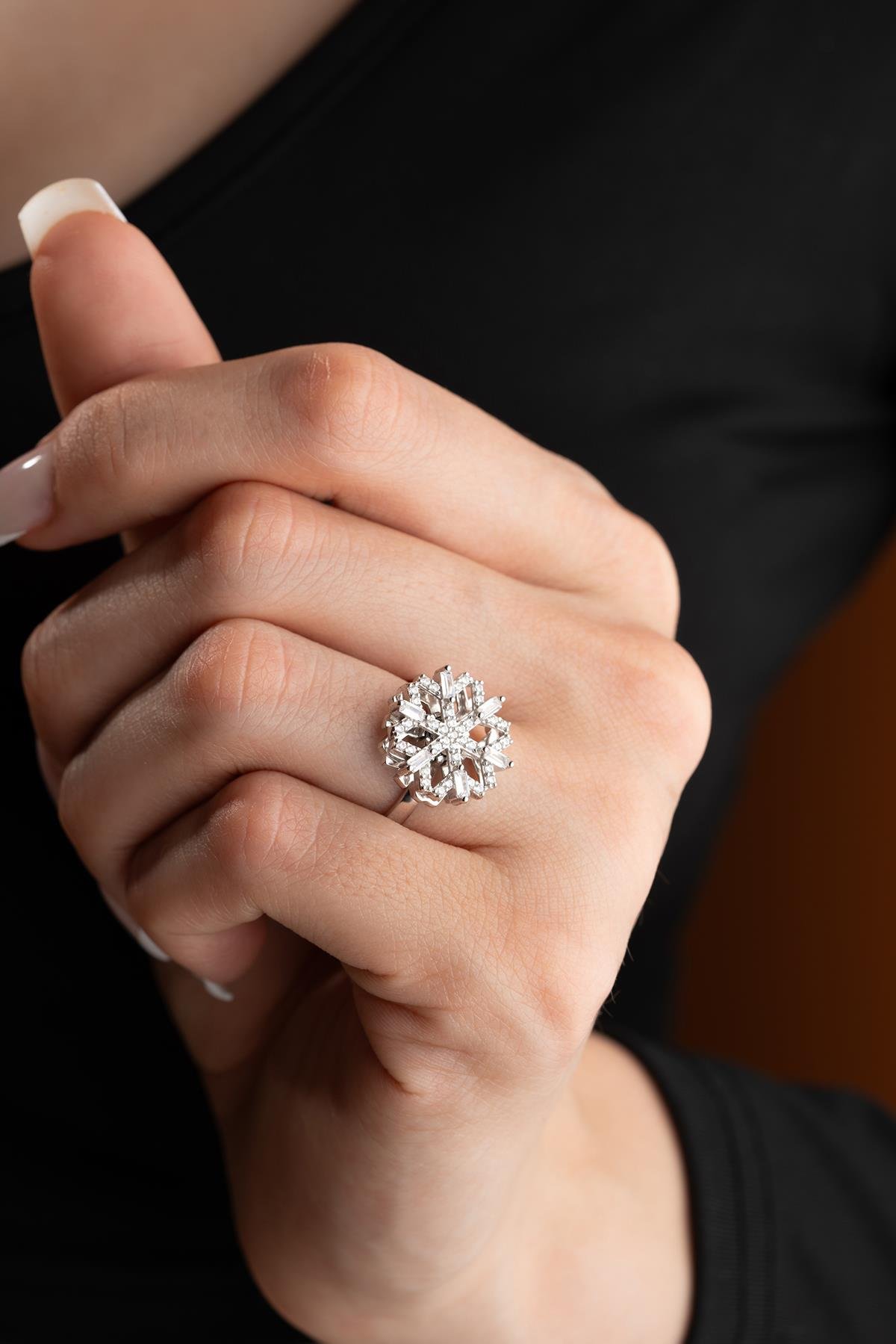 925 Ayar Gümüş Ayarlanabilir Baget Taşlı Dönen Kartanesi Yüzük