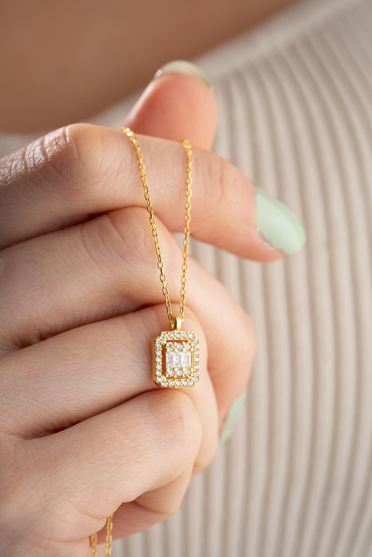 925 Ayar Gümüş Gold Baget Zirkon Taşlı Tektaş Kolye