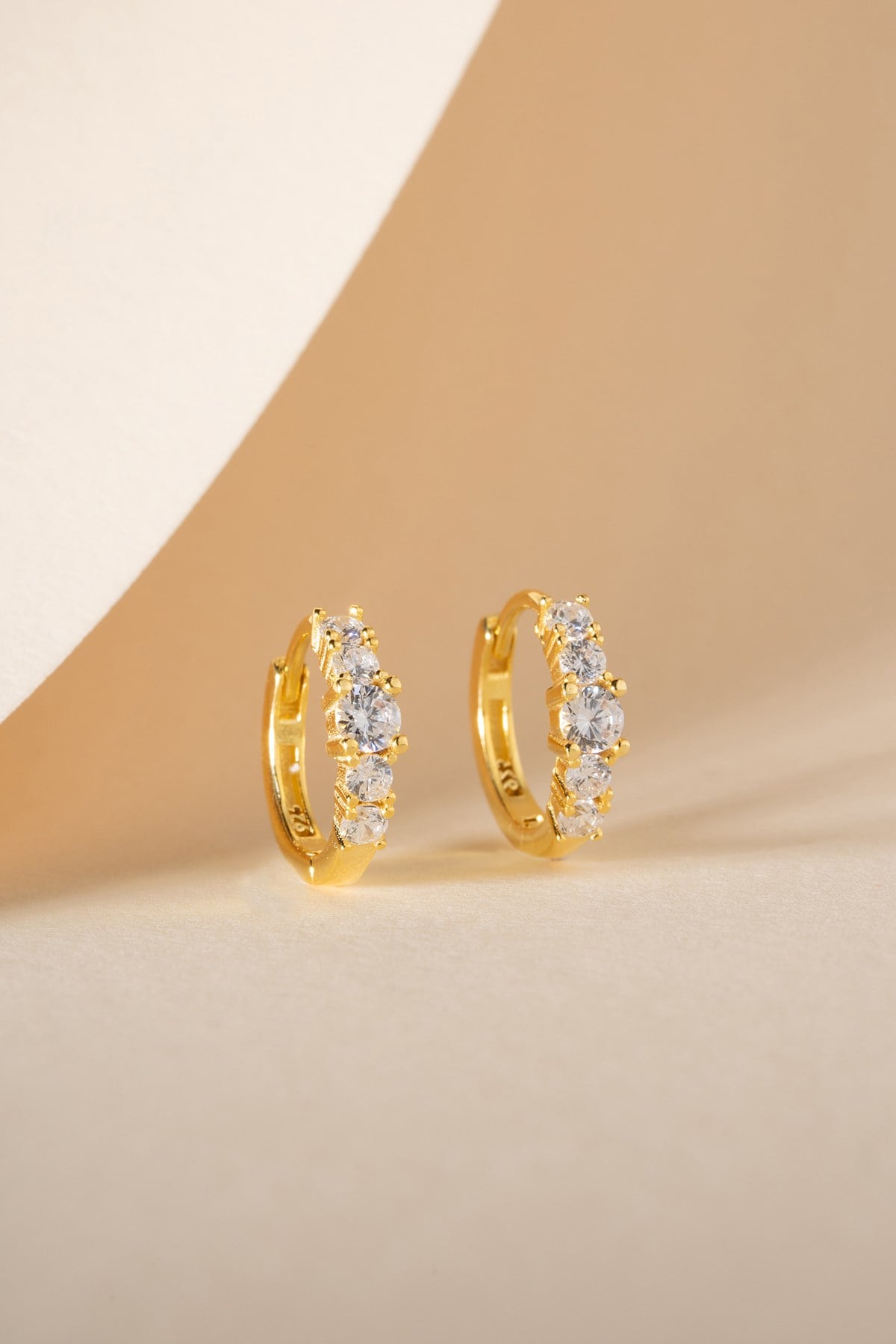 925 Ayar Gümüş Gold Kaplama 5 Taşlı 15 mm Halka Küpe