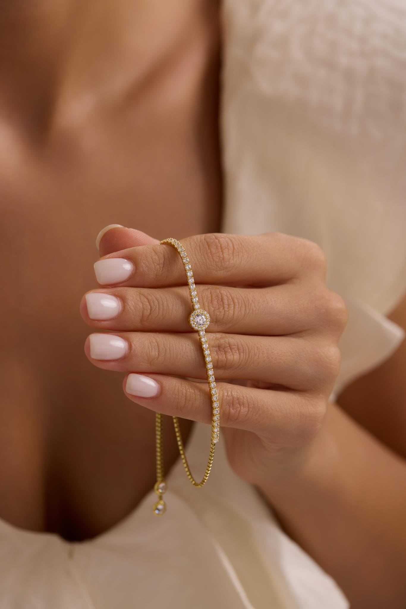 925 Ayar Gümüş Gold Kaplama Ayarlanabilir Asansörlü Su Yolu Tektaş Elmas Montür Bileklik