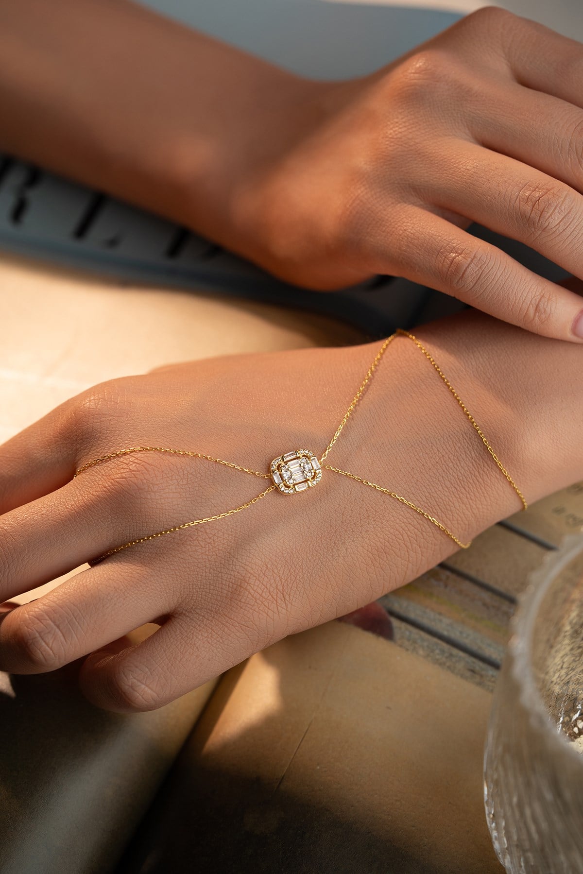 925 Ayar Gümüş Gold Kaplama Baget Taşlı Tektaş Şahmeran Bileklik 