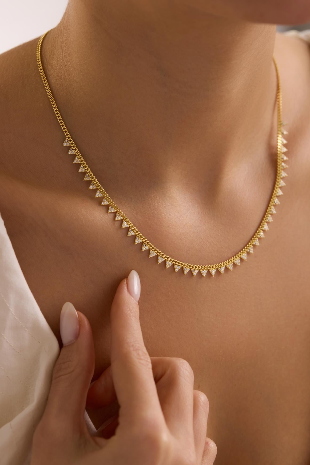 925 Ayar Gümüş Gold Kaplama Gurmet Zirkon Taşlı Minik Üçgen Model Kolye