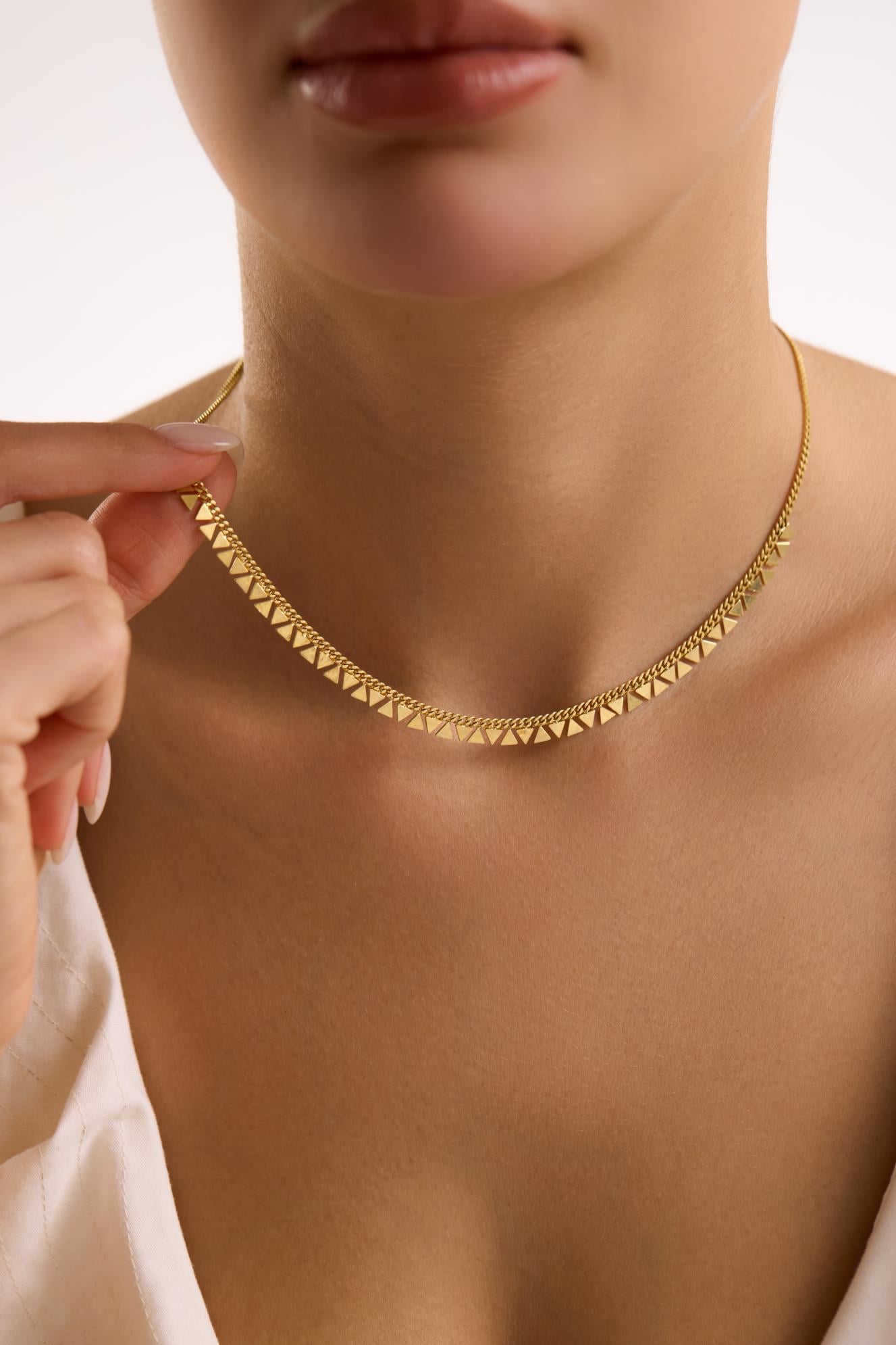 925 Ayar Gümüş Gold Kaplama Gurmet Zircirli Minimal  Üçgen Motifli Kolye
