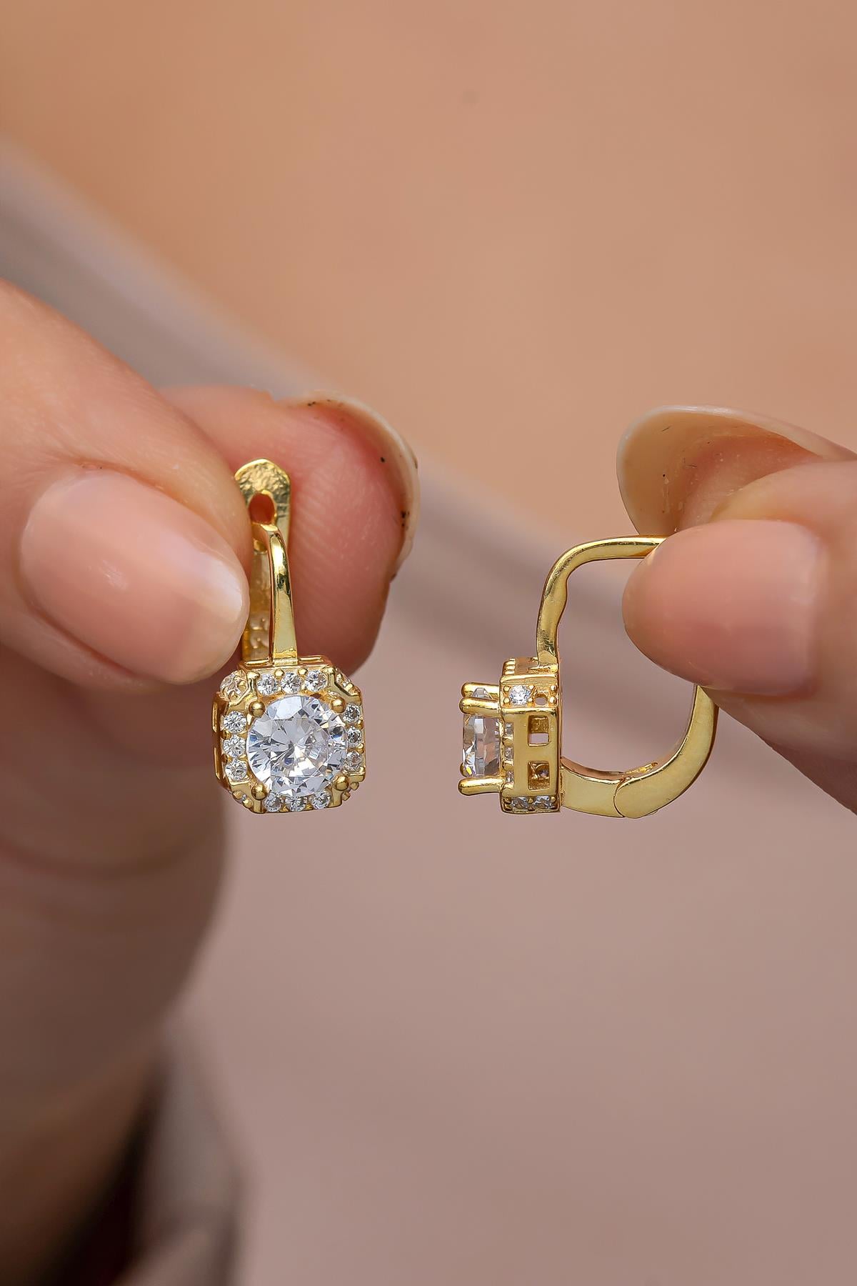 925 Ayar Gümüş Gold Kaplama J Model Kare Tektaş  Küpe