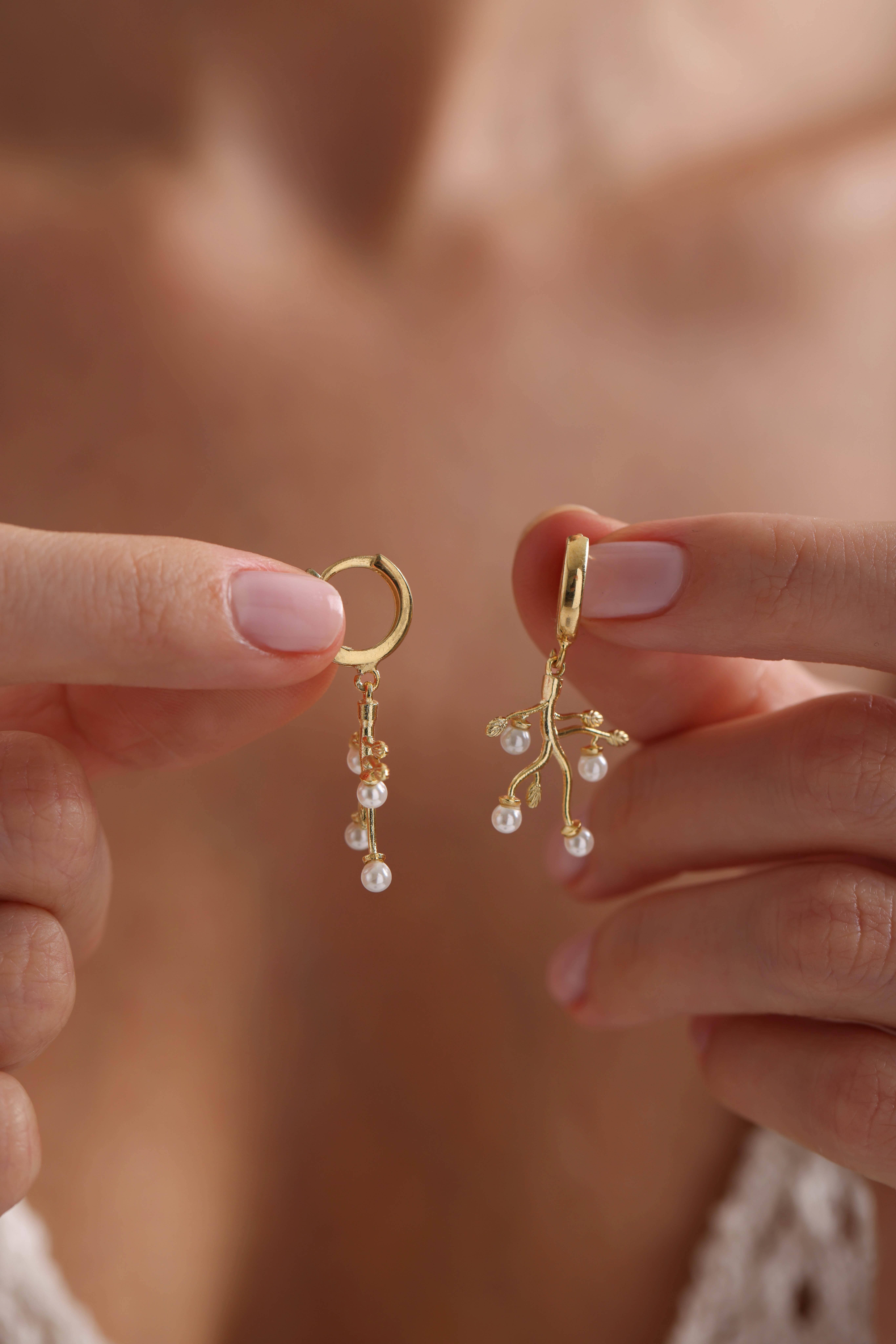 925 Ayar Gümüş Gold Kaplama Minik İncili Sallantılı Ağaç Dalı Model Küpe