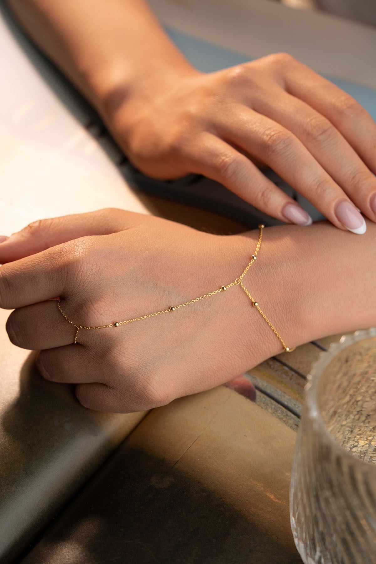 925 Ayar Gümüş Gold Kaplama Minik Toplu Zincirli Şahmeran Bileklik 