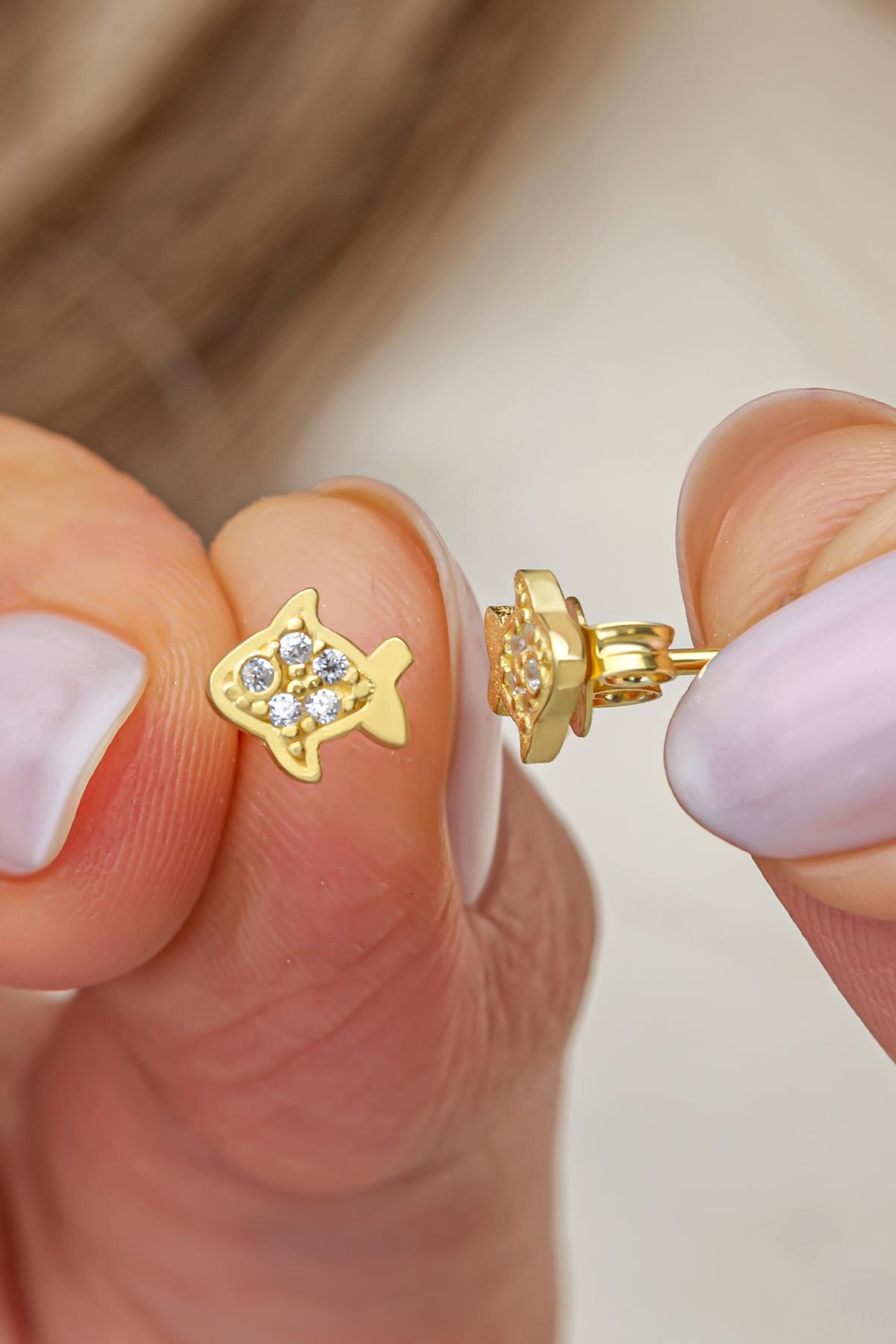 925 Ayar Gümüş Gold Kaplama Minimal Balık Küpe