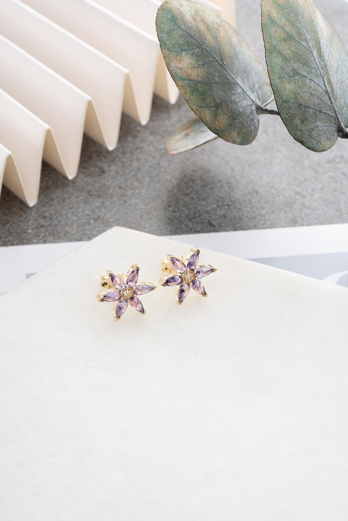 925 Ayar Gümüş Gold Kaplama Mor Zirkon Taşlı Lotus Çiçeği Küpe