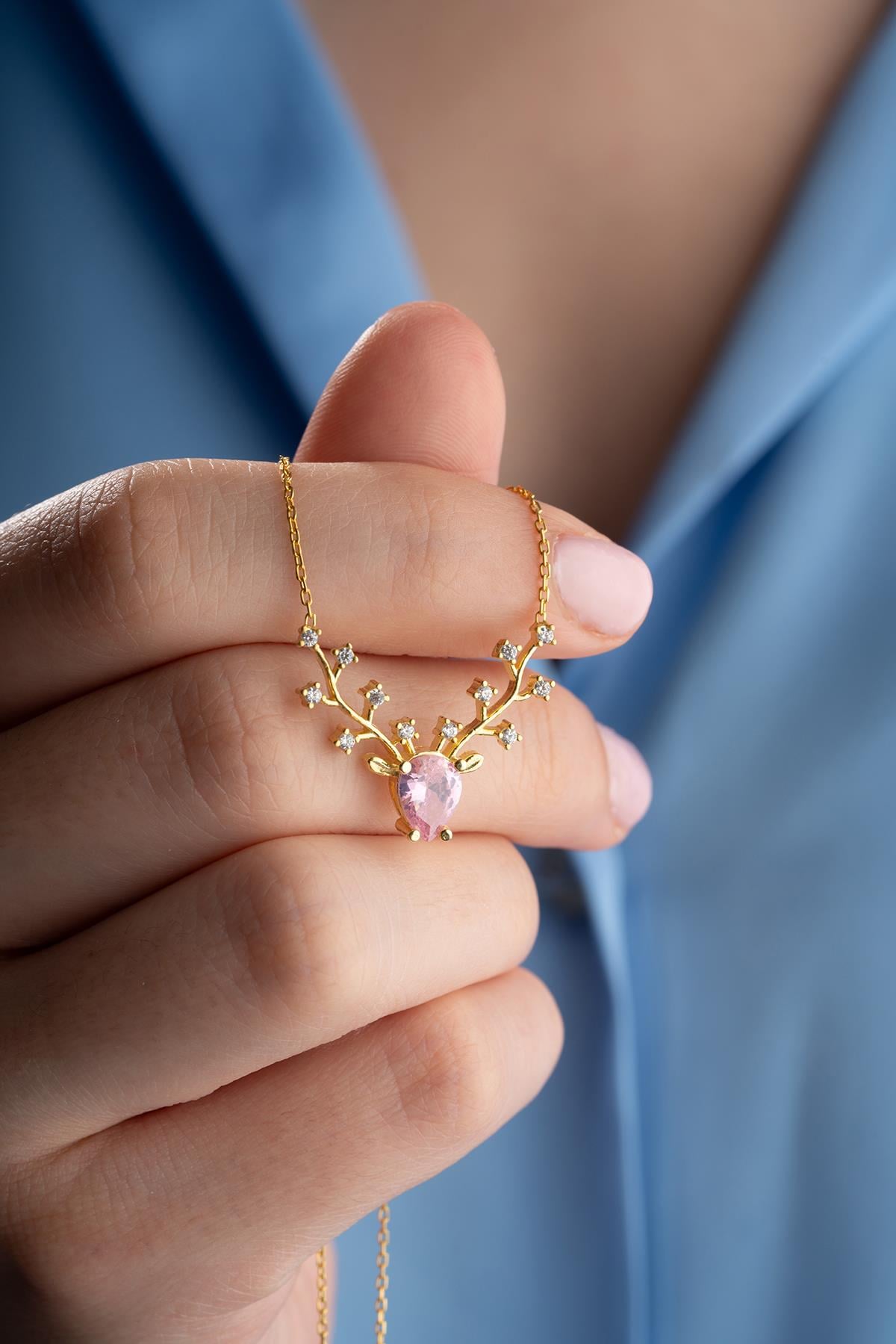 925 Ayar Gümüş Gold Kaplama Pembe Taşlı Ren Geyiği Model Kolye