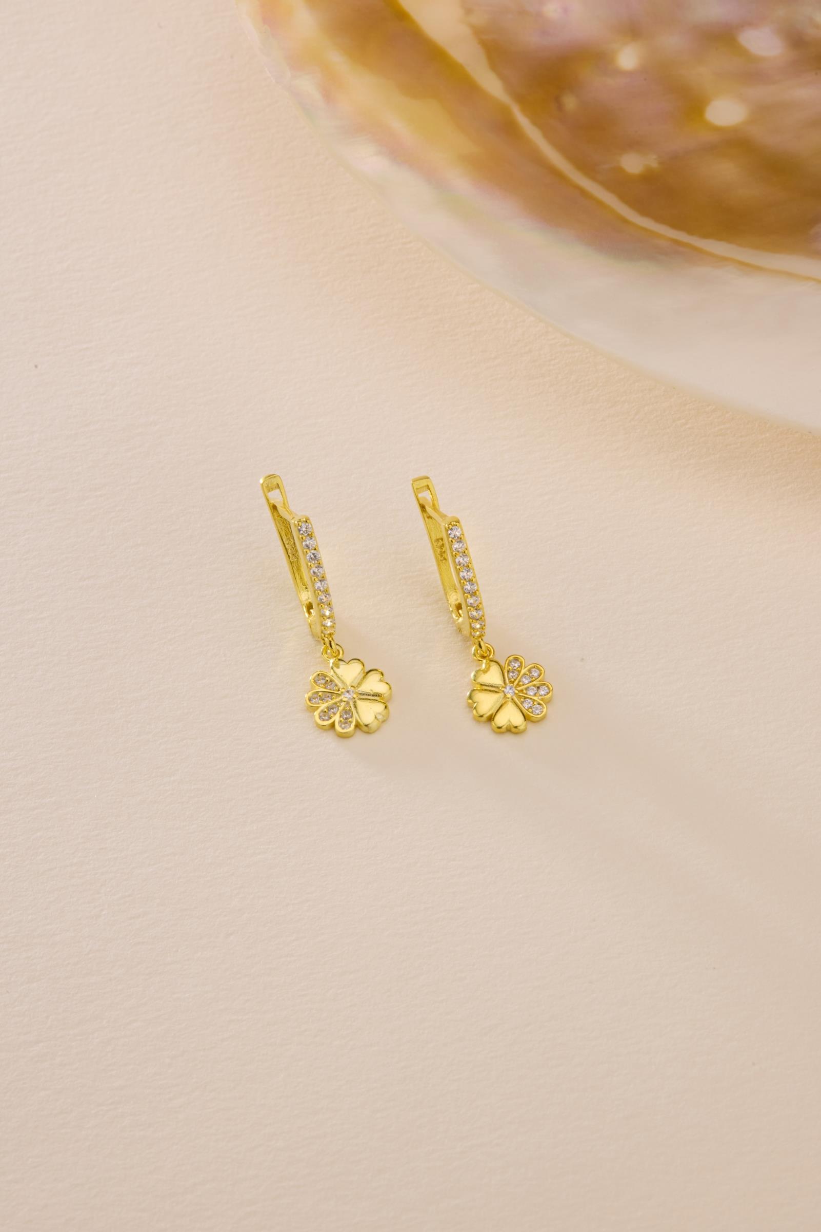 925 Ayar Gümüş Gold Kaplama Sallantılı U Model Çiçek Küpe