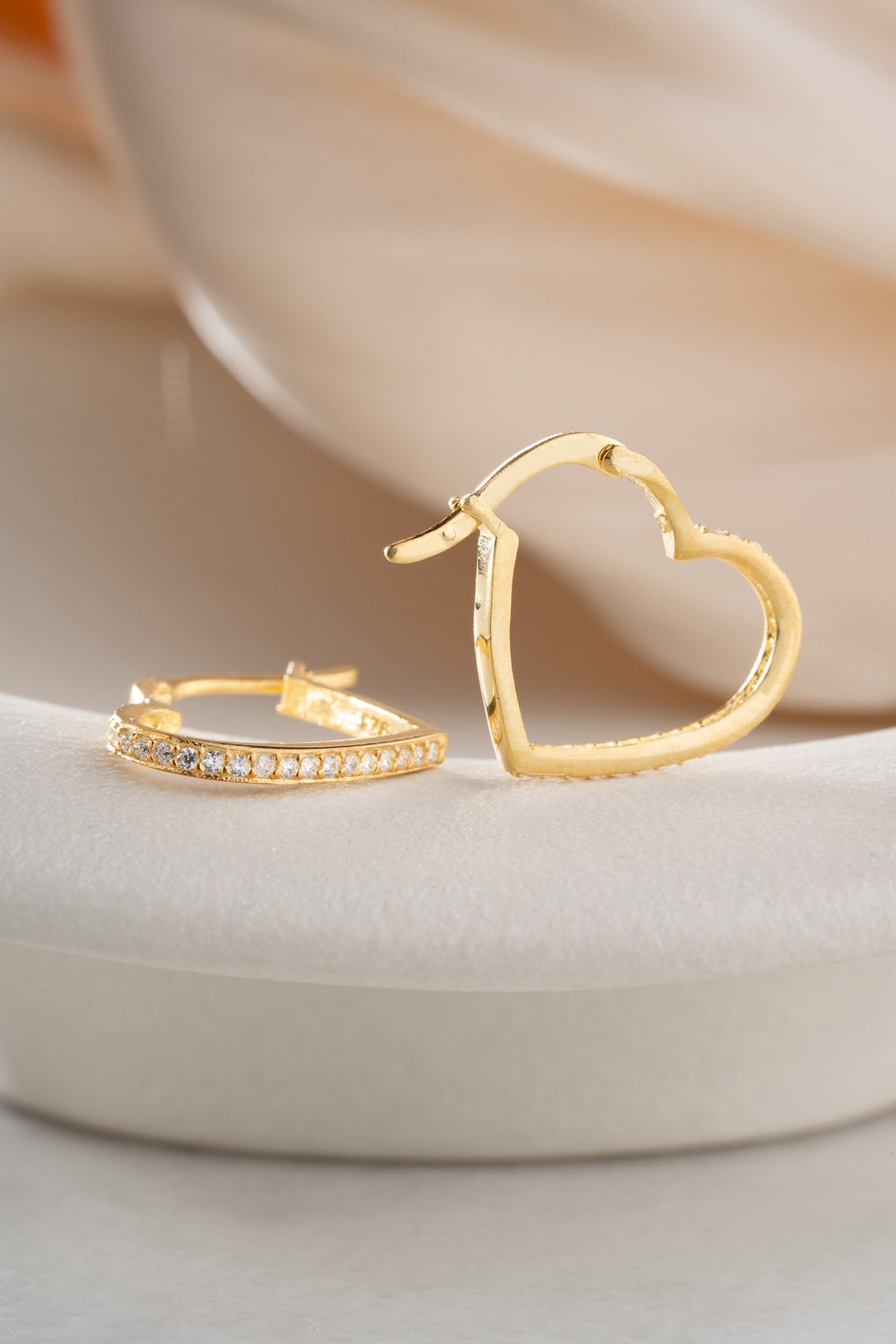 925 Ayar Gümüş Gold Kaplama Zirkon Taşlı Kalp Model Küpe