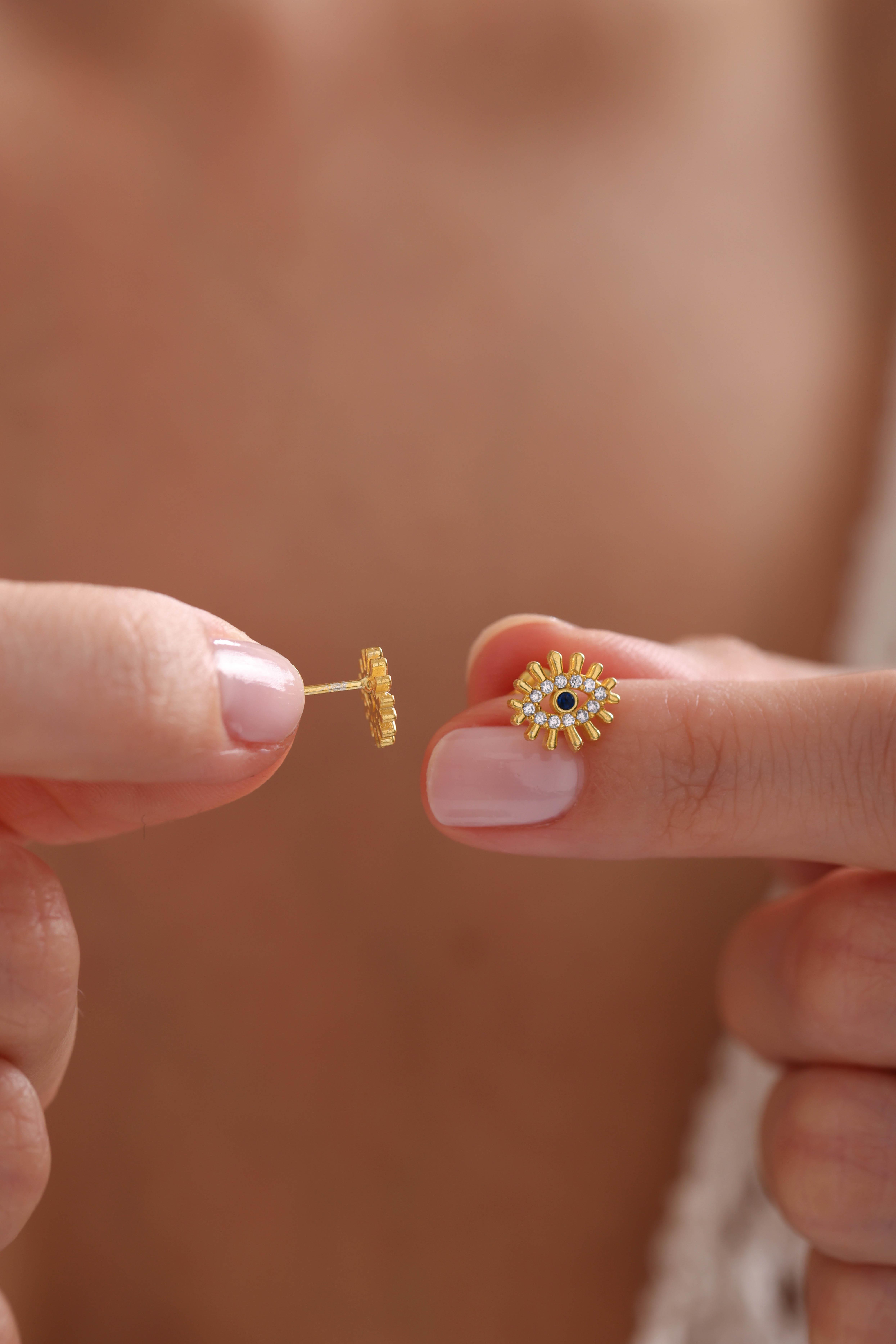 925 Ayar Gümüş Gold Kaplama Zirkon Taşlı Minik Göz Model Küpe