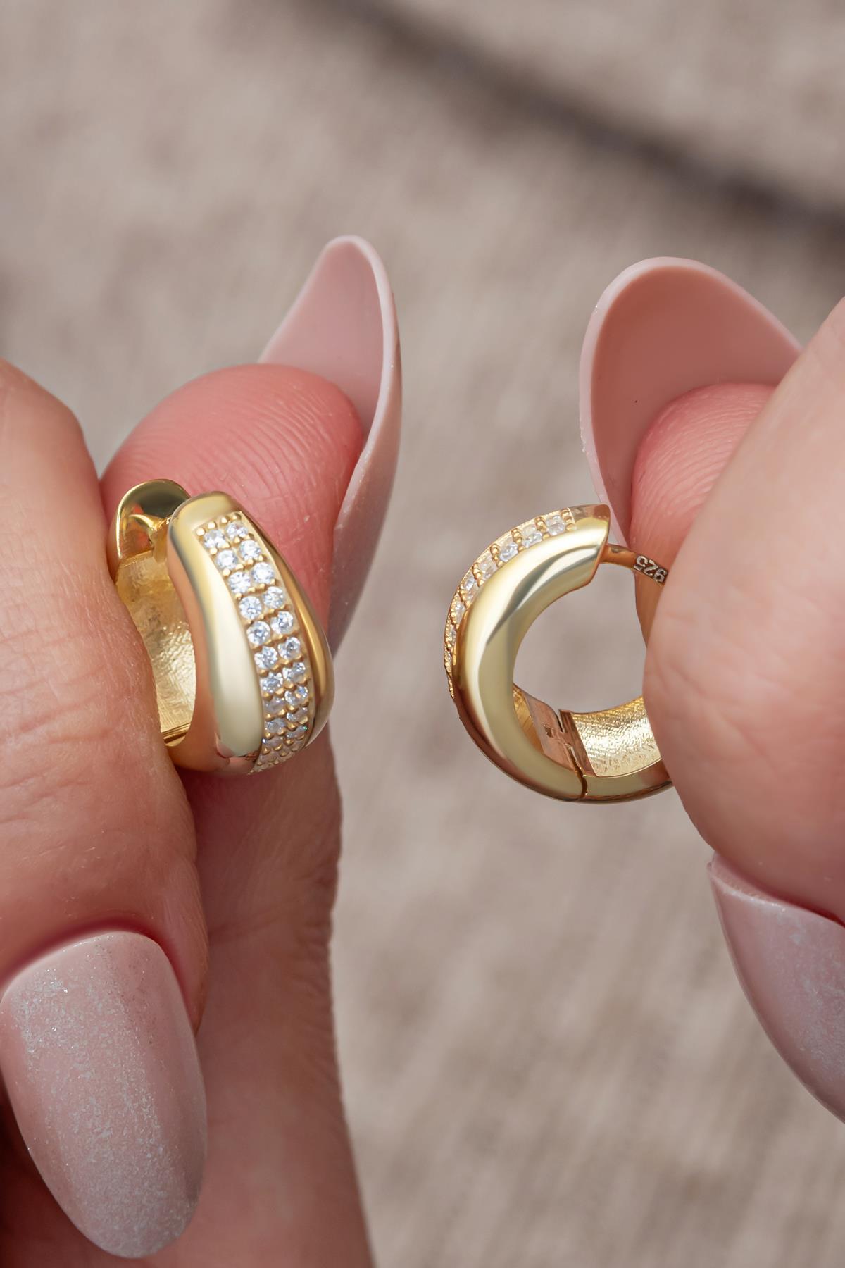 925 Ayar Gümüş Gold Kaplama Zirkon Taşlı Tombul Halka Küpe