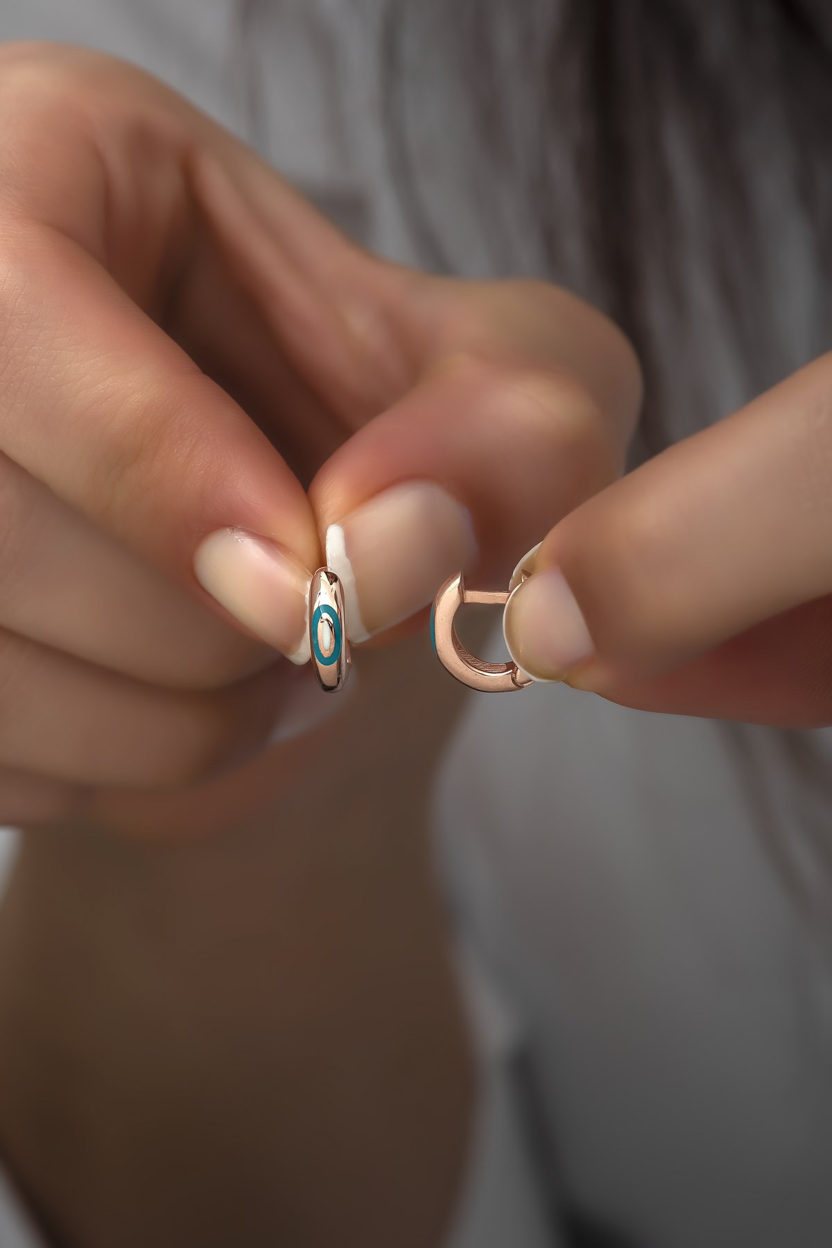 925 Ayar Gümüş Mineli Rose Minik Halka Küpe