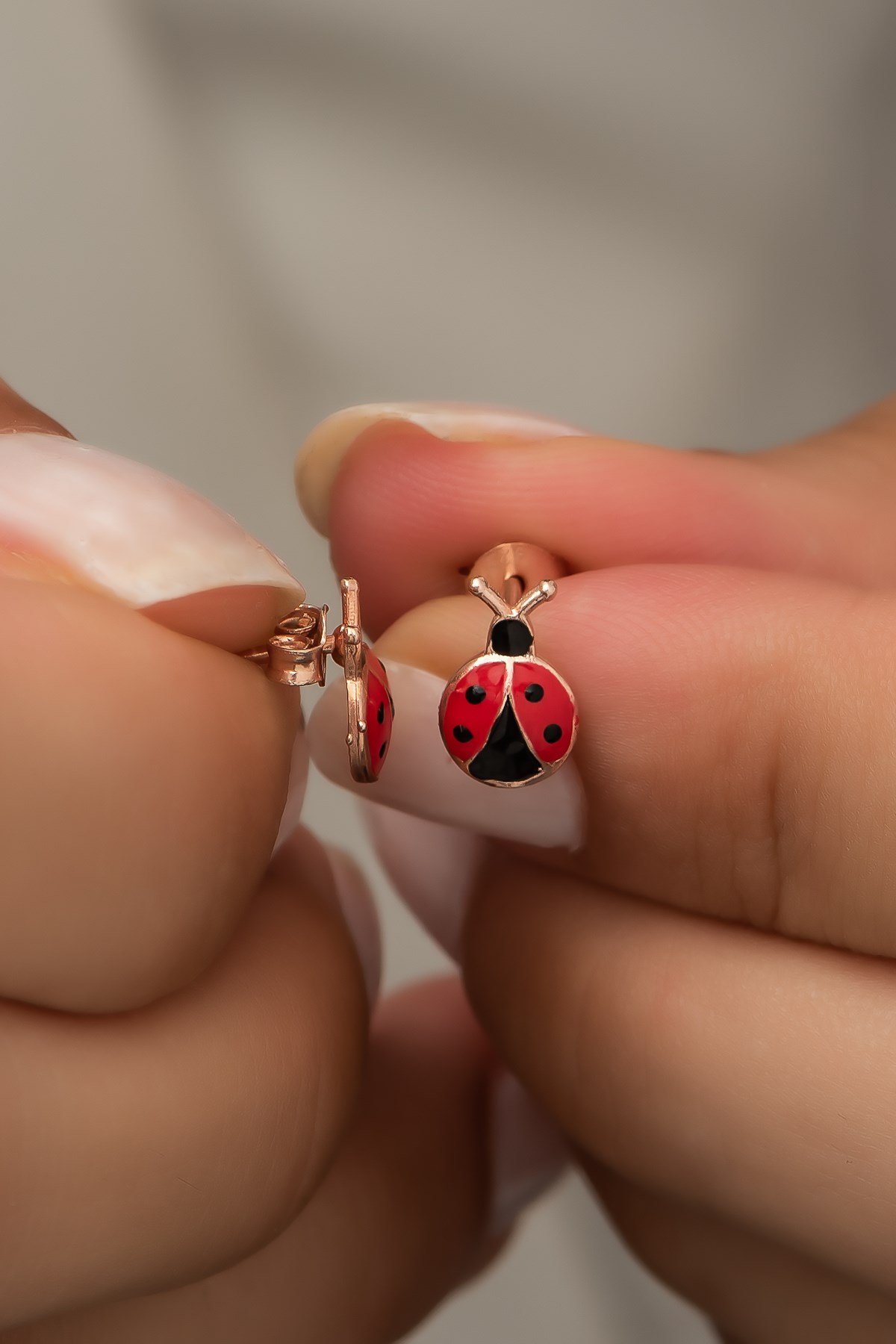 925 Ayar Gümüş Minik Mineli Uğur Böceği Küpe