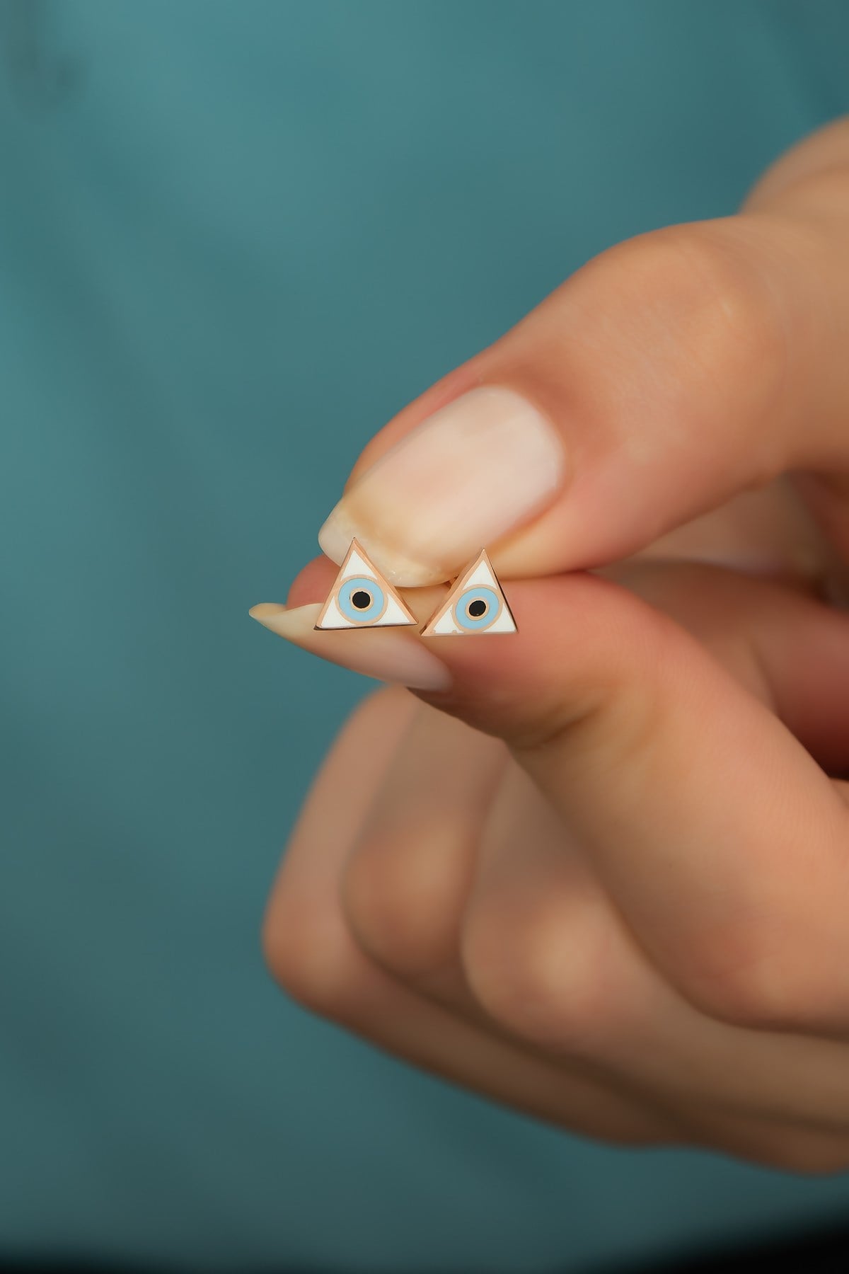 925 Ayar Gümüş Minimal Mineli Üçgen Model Küpe