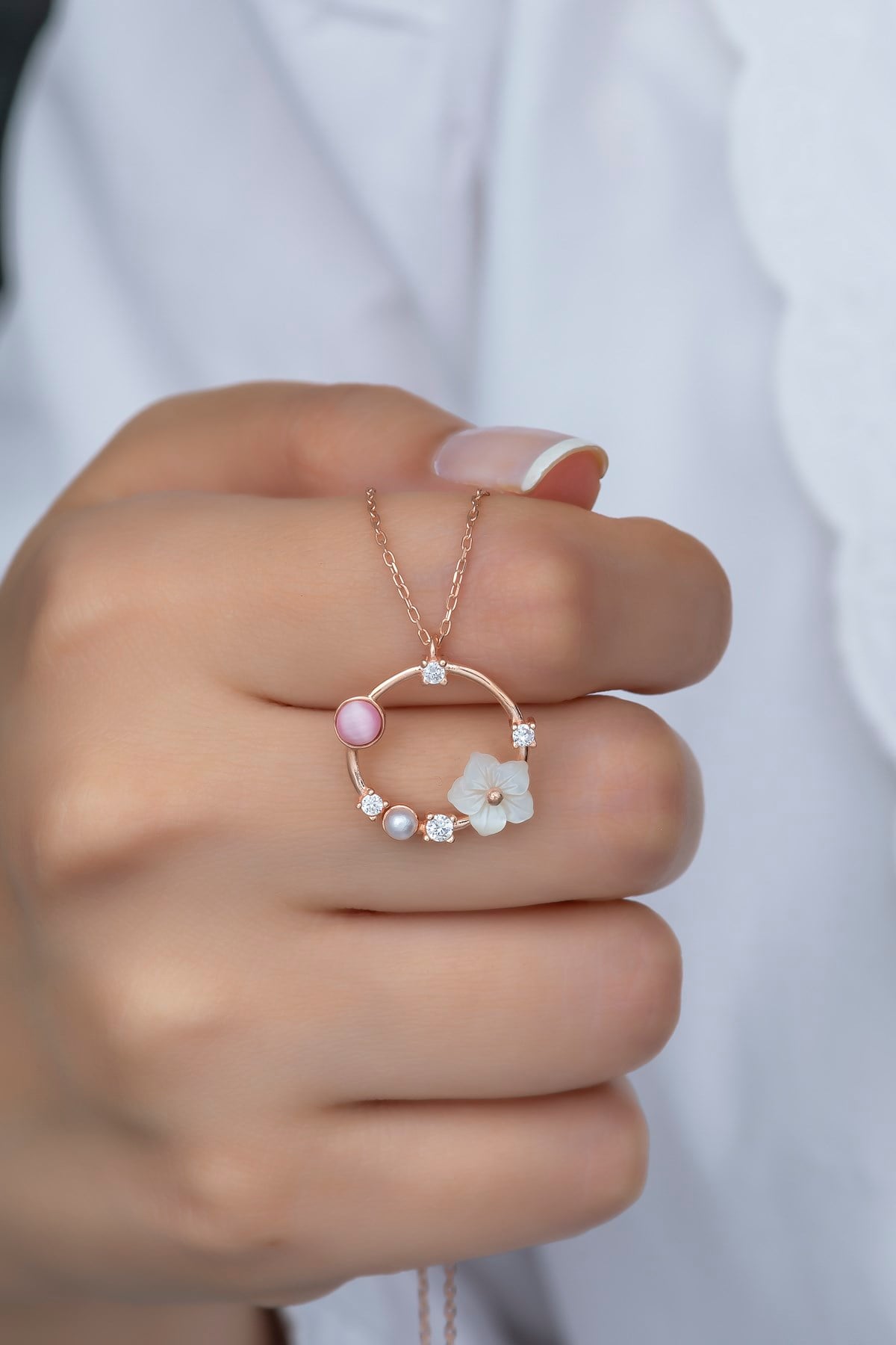 925 Ayar Gümüş Pembe Taşlı Daire Manolya Çiçeği Kolye