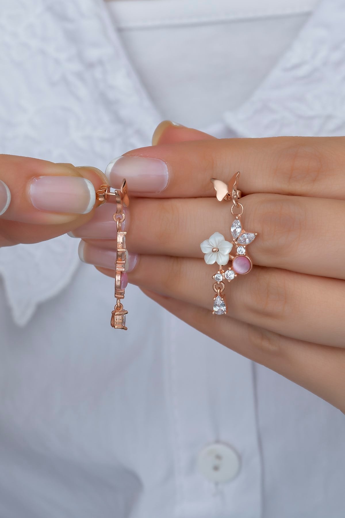 925 Ayar Gümüş Pembe Taşlı Kelebek Manolya Çiçeği Küpe