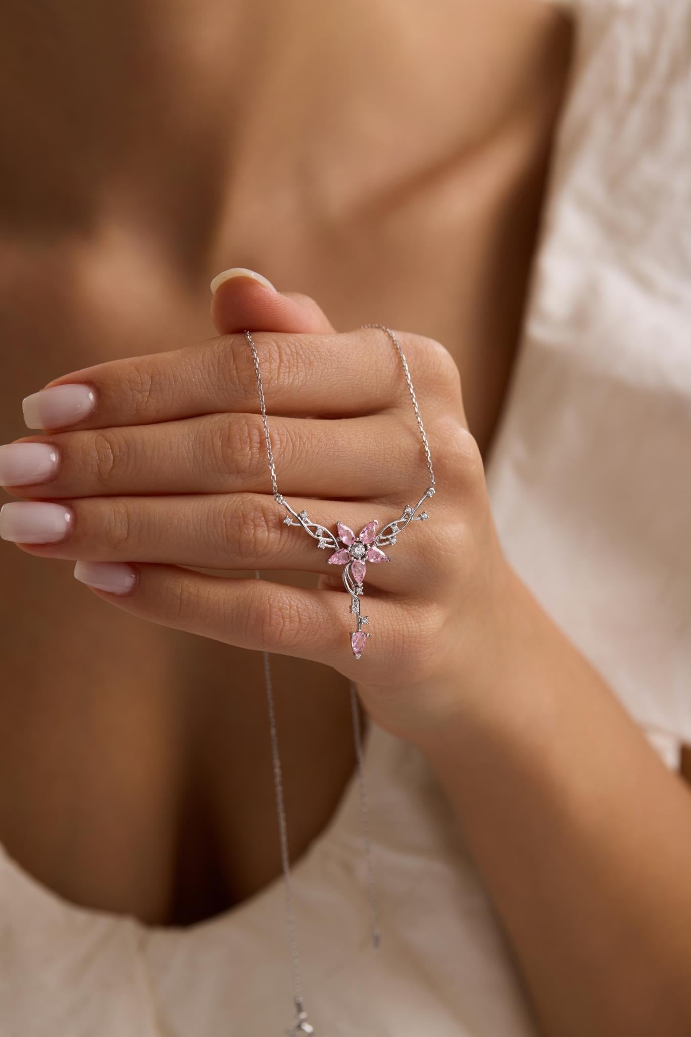 925 Ayar Gümüş Pembe Taşlı Sarmaşık Model Yıldız Detaylı Kolye