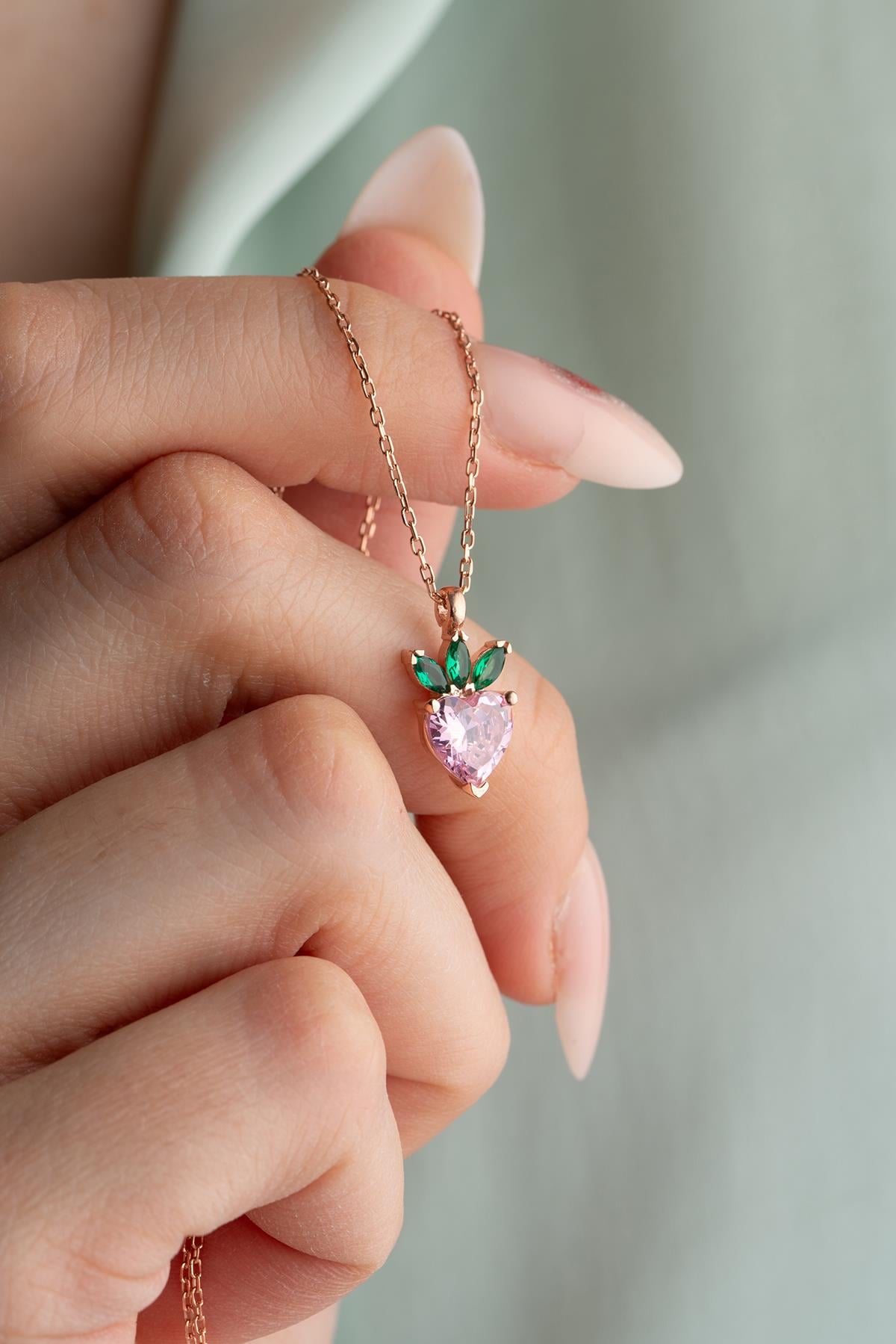 925 Ayar Gümüş Pembe Zirkon Taşlı Kalp Kolye
