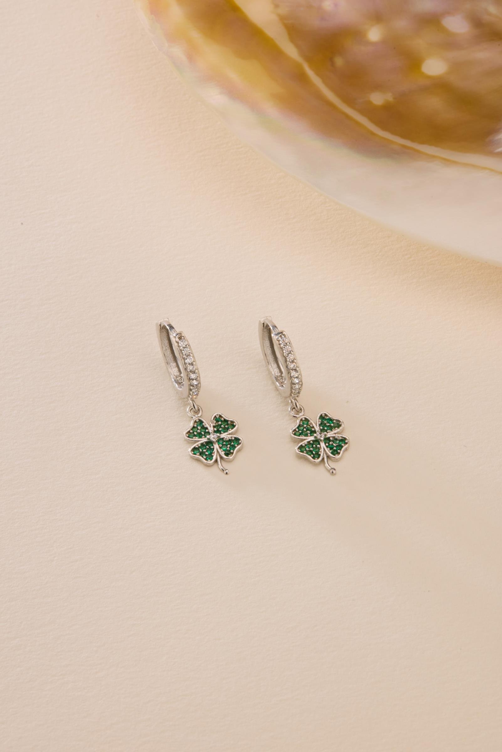 925 Ayar Gümüş Rodyum Kaplama 10 mm Sallantılı Yeşil Yonca Küpe