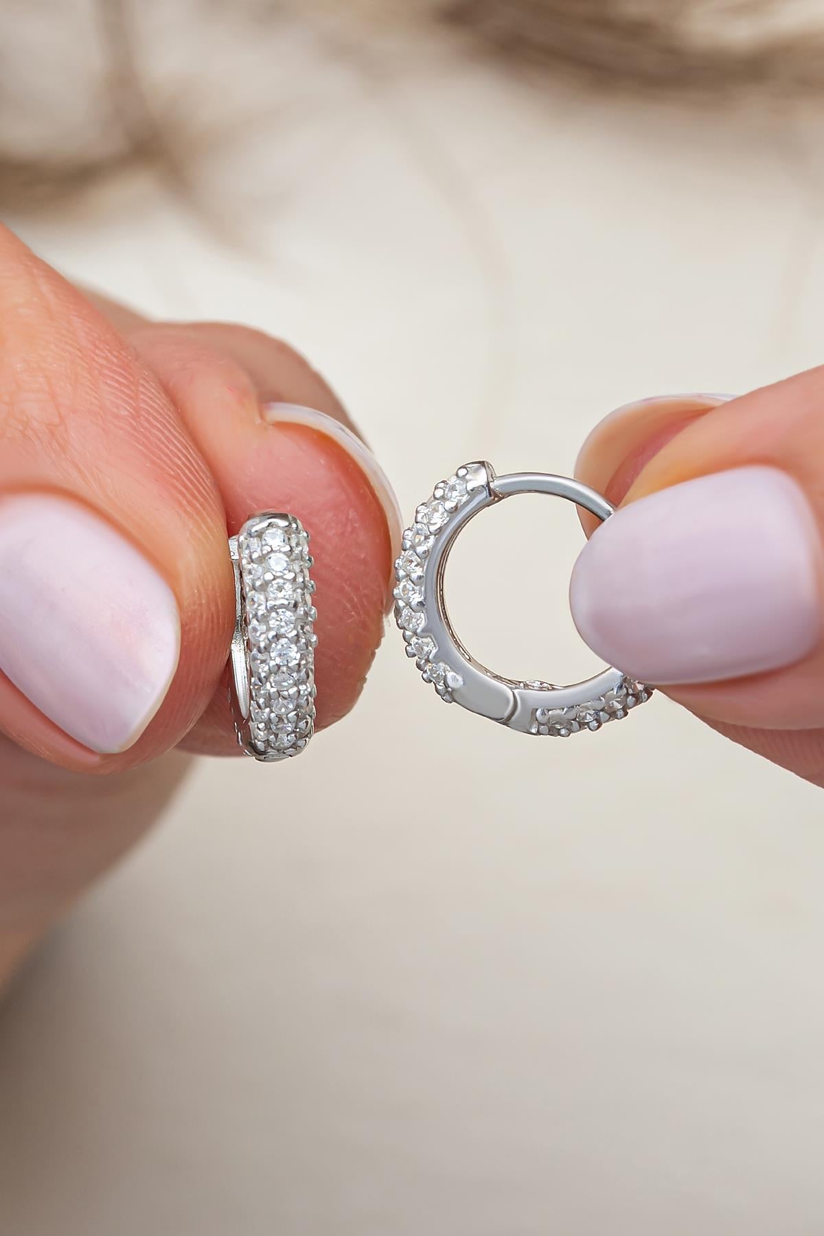 925 Ayar Gümüş Rodyum Kaplama 10 mm Zirkon Taşlı Tamtur Küpe