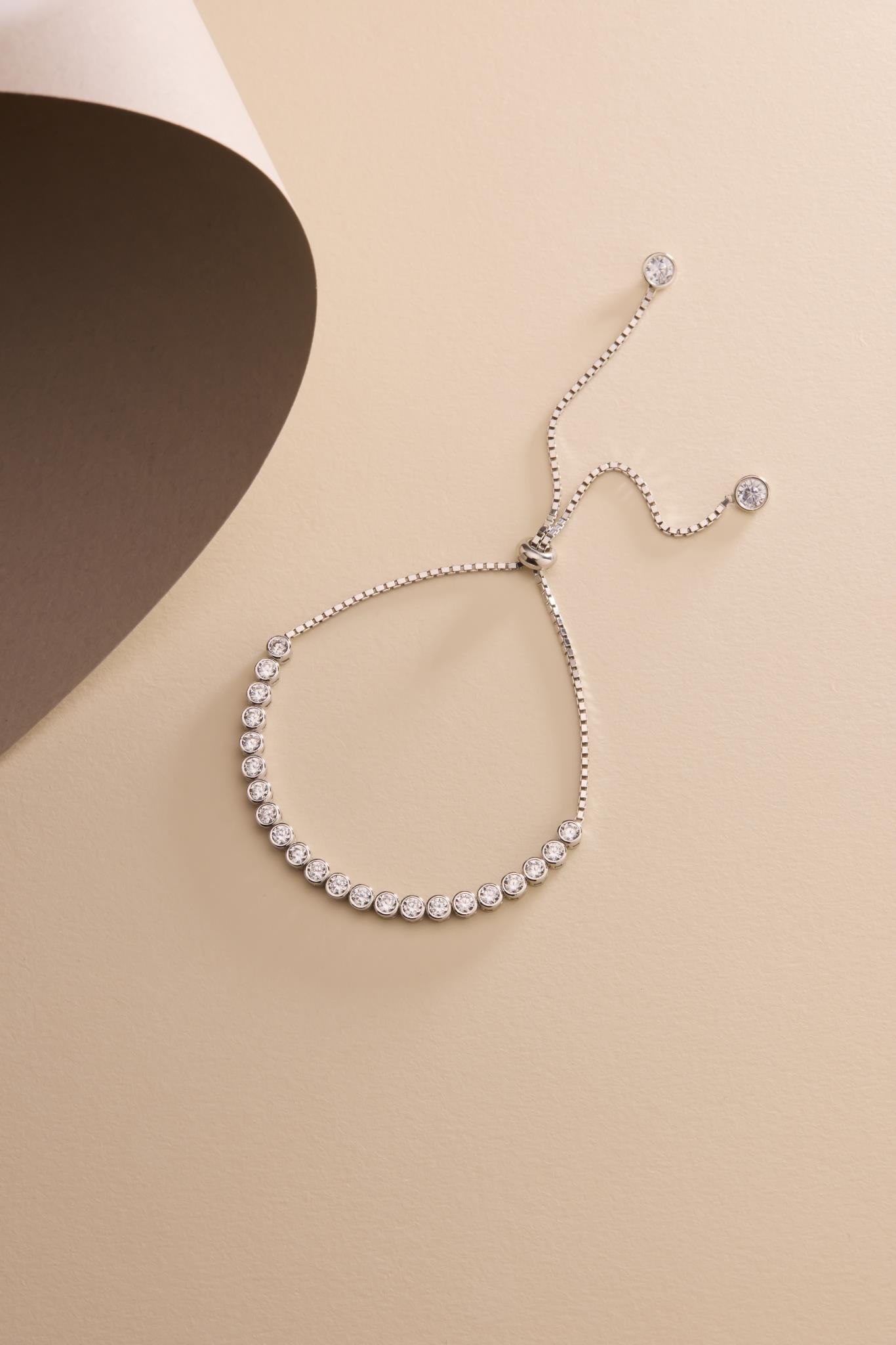 925 Ayar Gümüş Rodyum Kaplama Ayarlanabilir Asansörlü Su Yolu 4 mm Zirkon Taşlı Bileklik