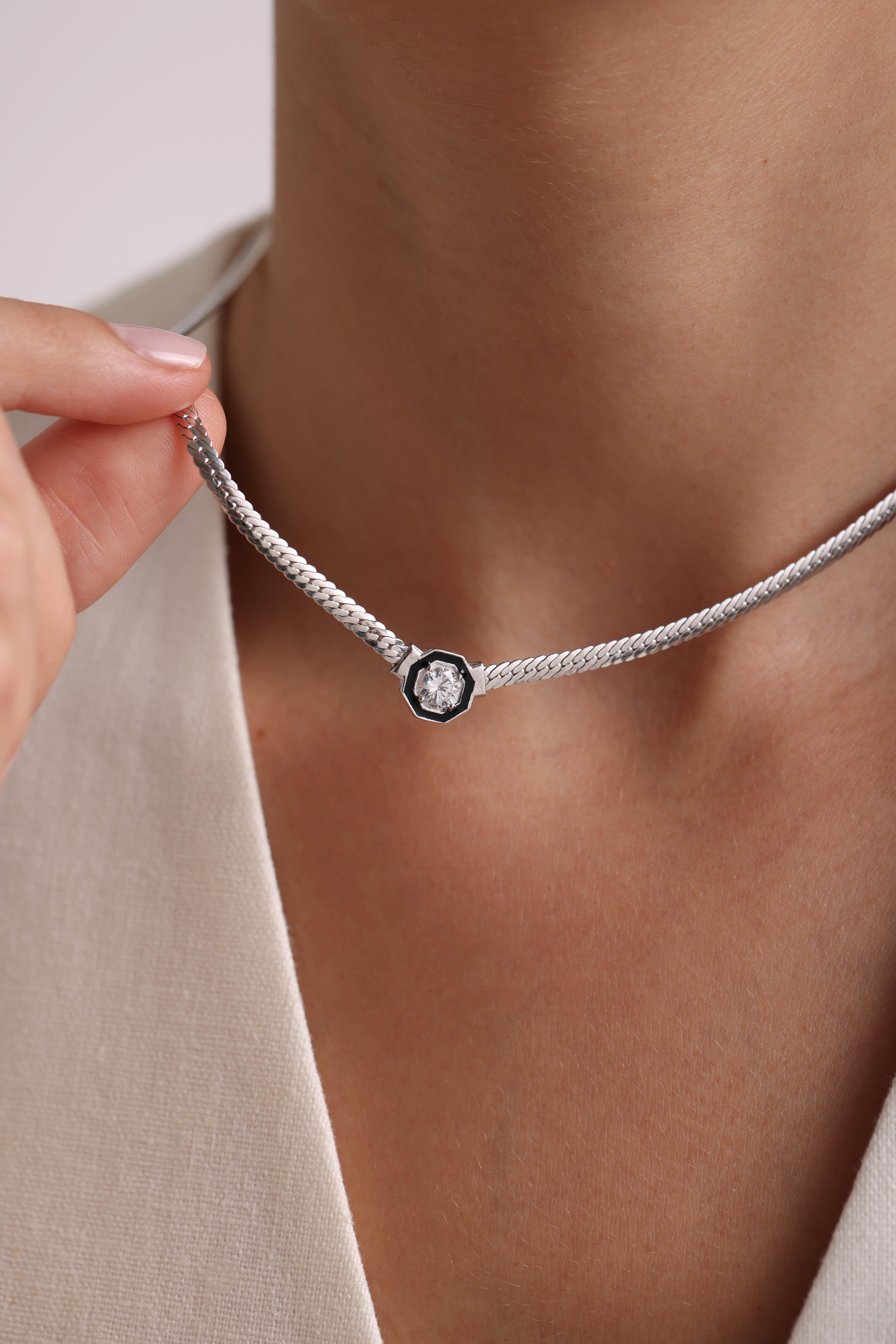 925 Ayar Gümüş Rodyum Kaplama Hasır Zincirli Ortası Tektaş Kolye