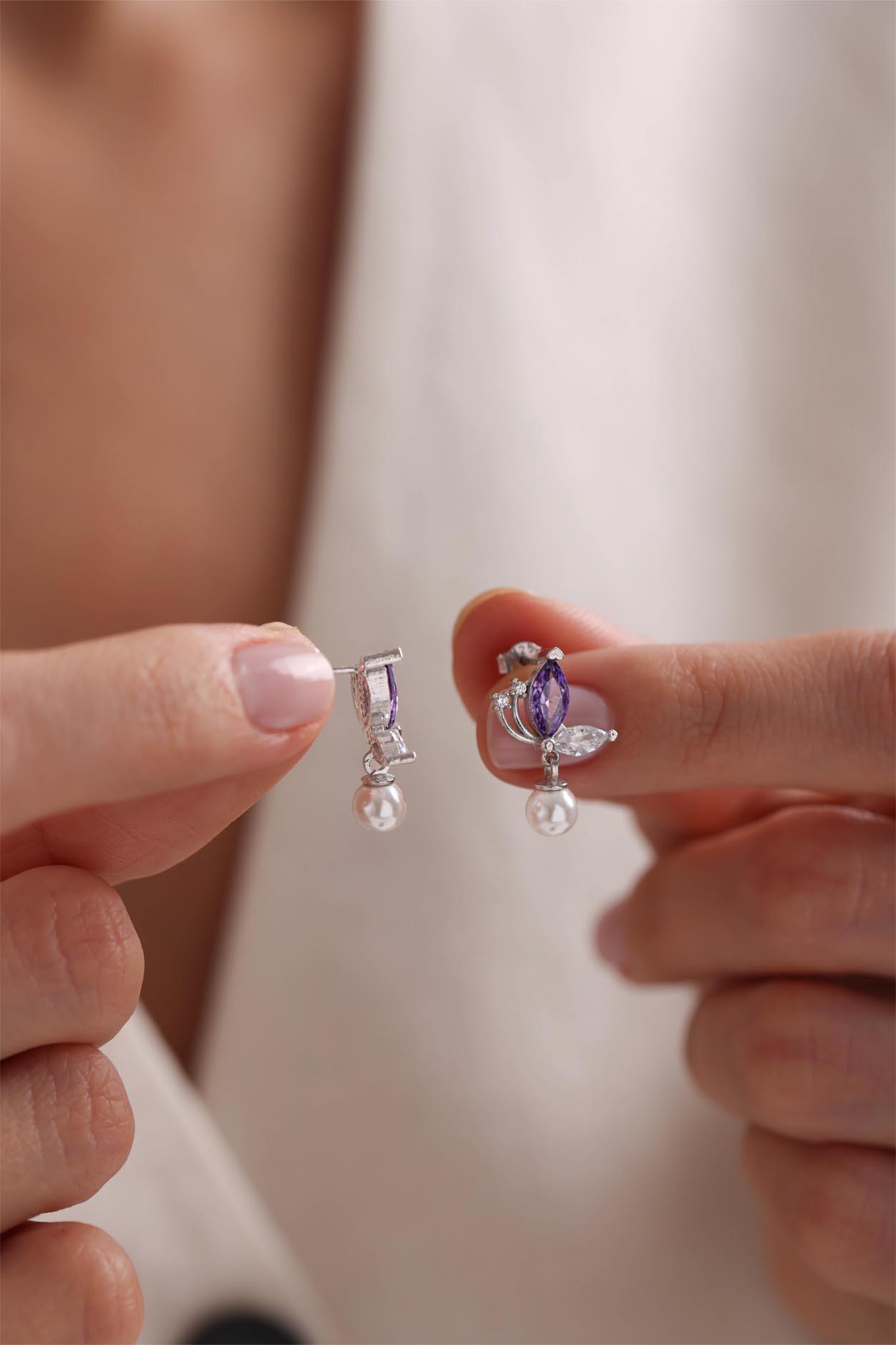 925 Ayar Gümüş Rodyum Kaplama İncili Mor Taşlı Kelebek Küpe