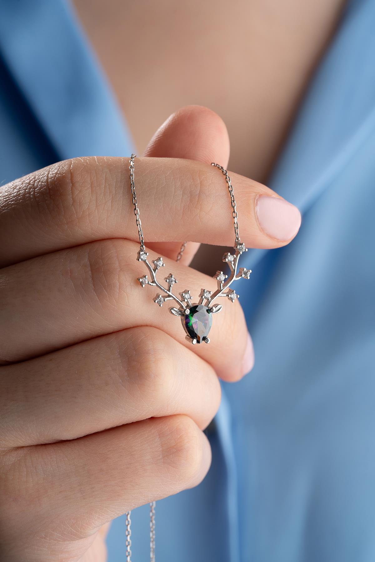 925 Ayar Gümüş Rodyum Kaplama Mistik Topaz Taşlı Ren Geyiği Model Kolye