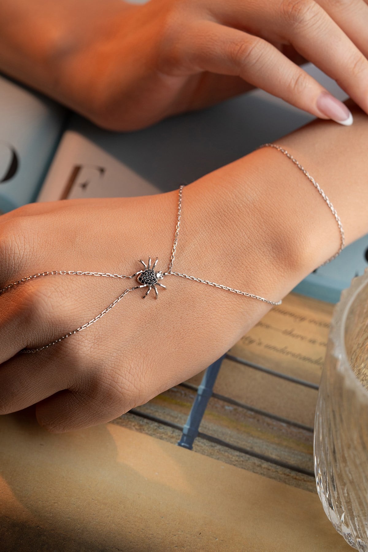 925 Ayar Gümüş Rodyum Kaplama Örümcek Model Şahmeran Bileklik 
