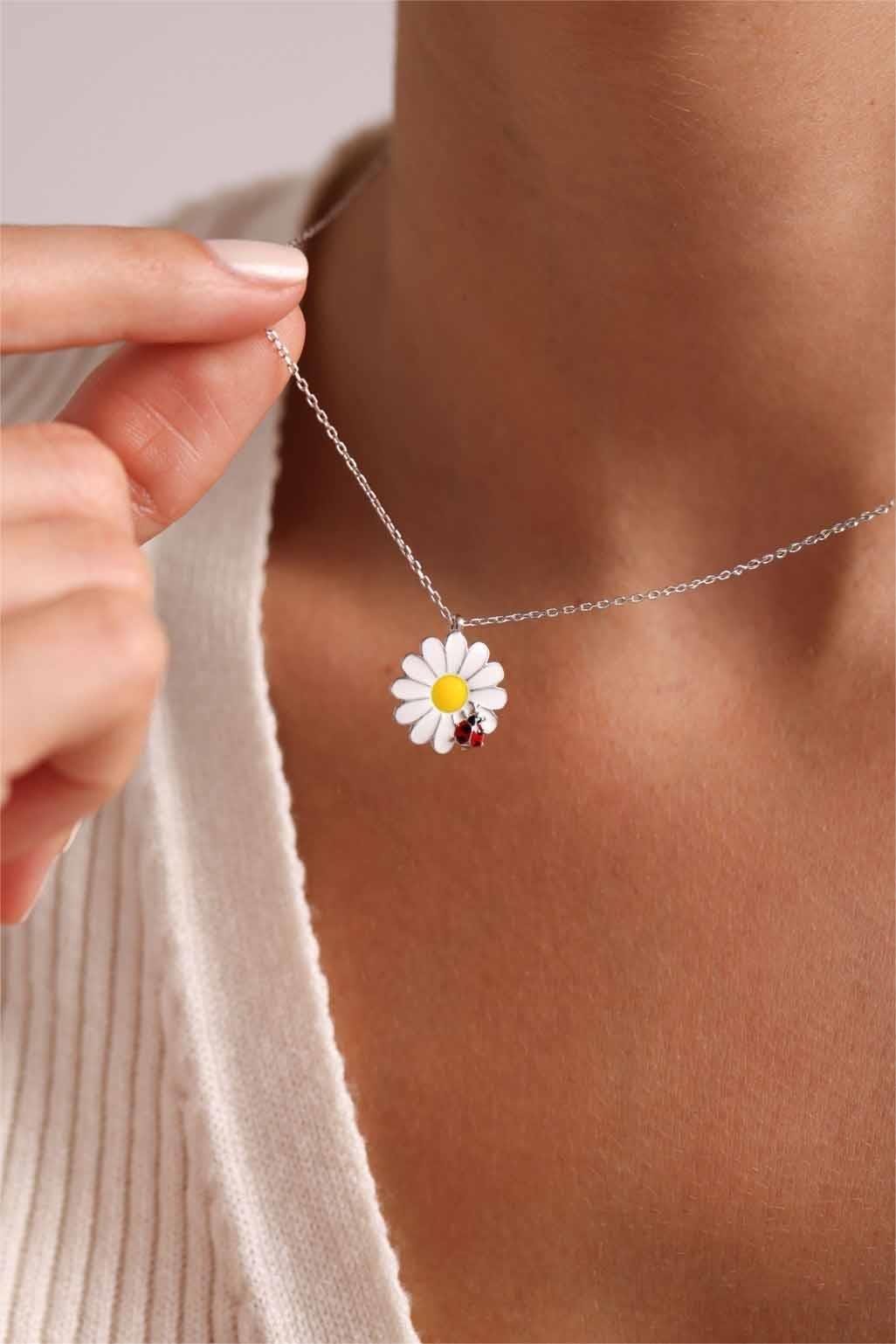 925 Ayar Gümüş Rodyum Kaplama Uğur Böceği Papatya Kolye