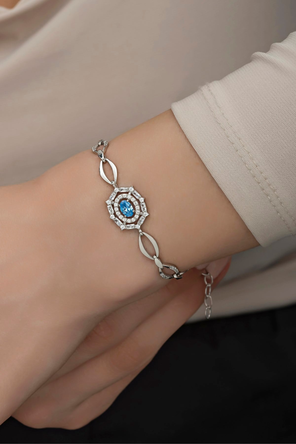 925 Ayar Gümüş Rodyumlu Hallow Model Aquamarin Taşlı Bileklik