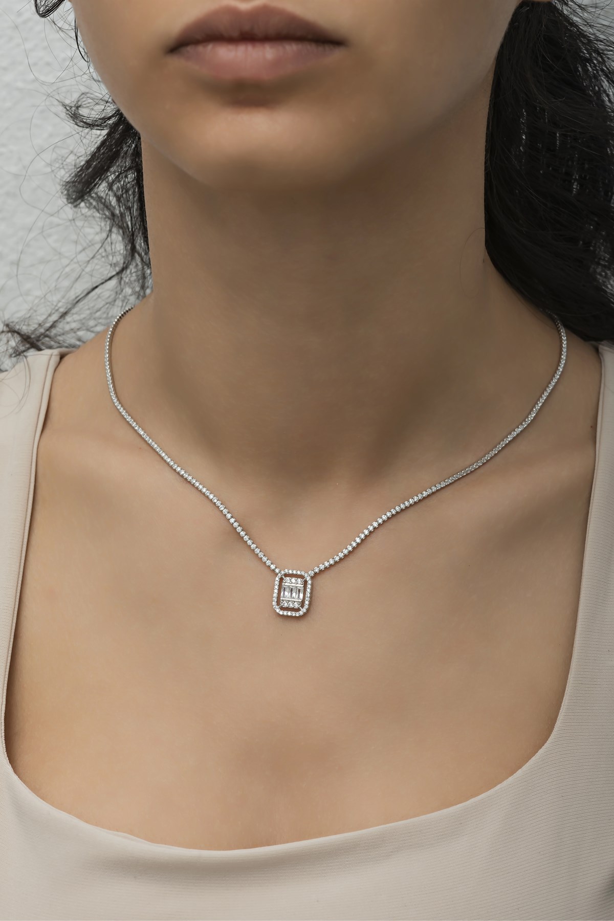 925 Ayar Gümüş Rodyumlu Tektaş Suyolu Kolye