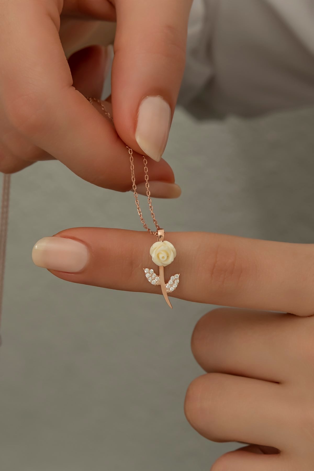 925 Ayar Gümüş Rose Beyaz Gül Kolye