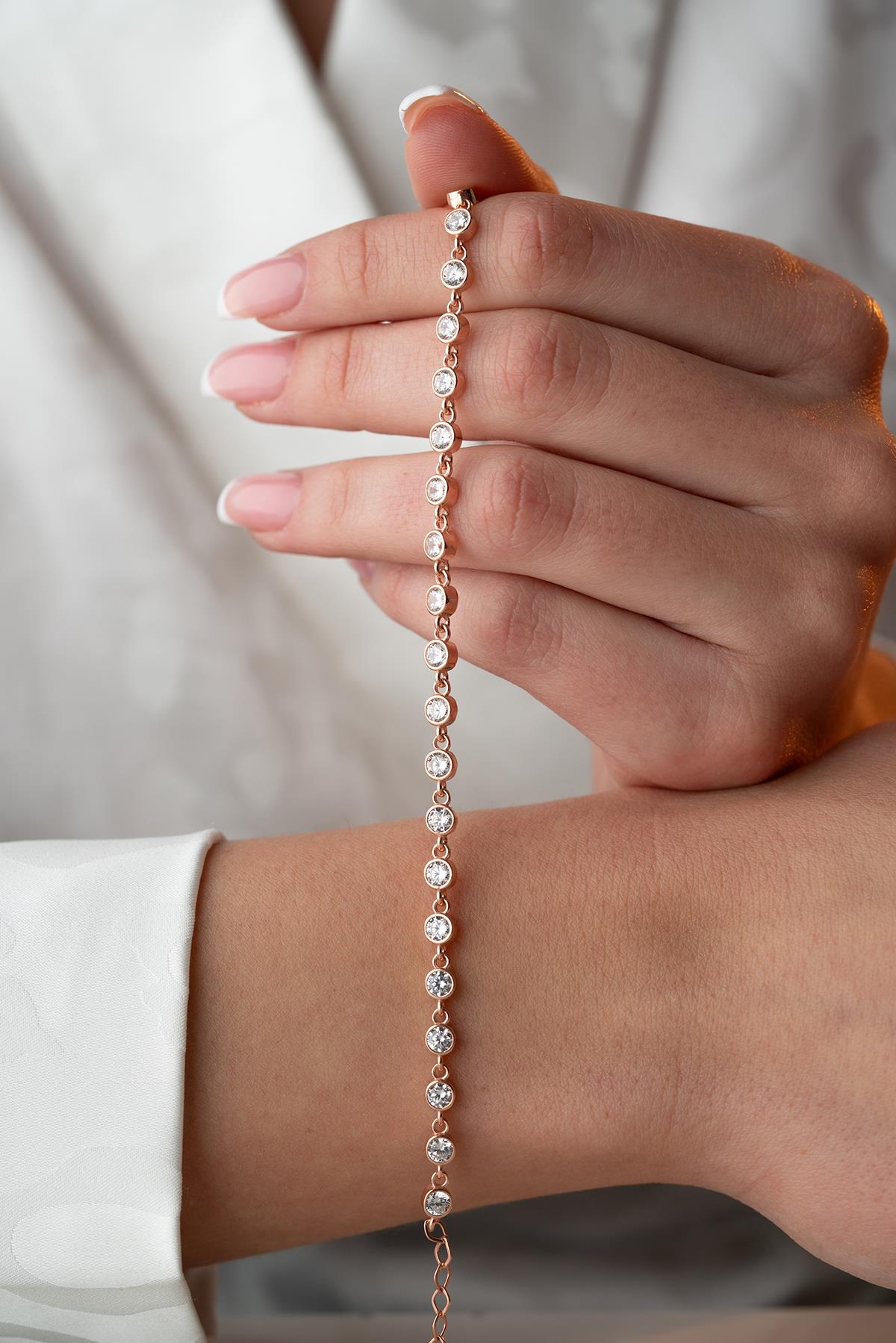 925 Ayar Gümüş Rose Beyaz Taşlı Yuvarlak Tasarım Bileklik