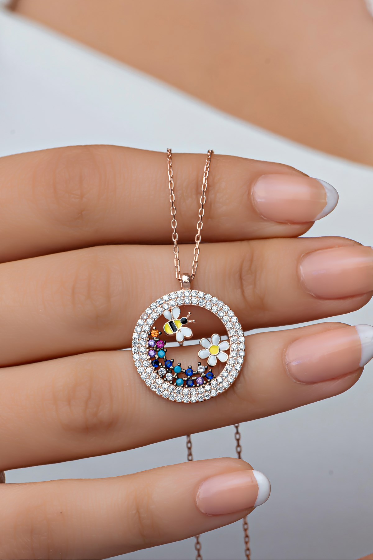 925 Ayar Gümüş Rose Daire Tasarım Arı Ve Papatya Detay Kolye