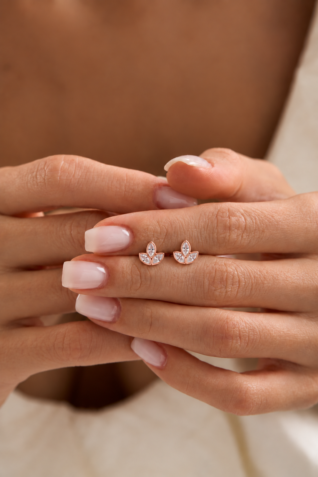 925 Ayar Gümüş Rose Kaplama Minimal Lotus Çiçeği Küpe