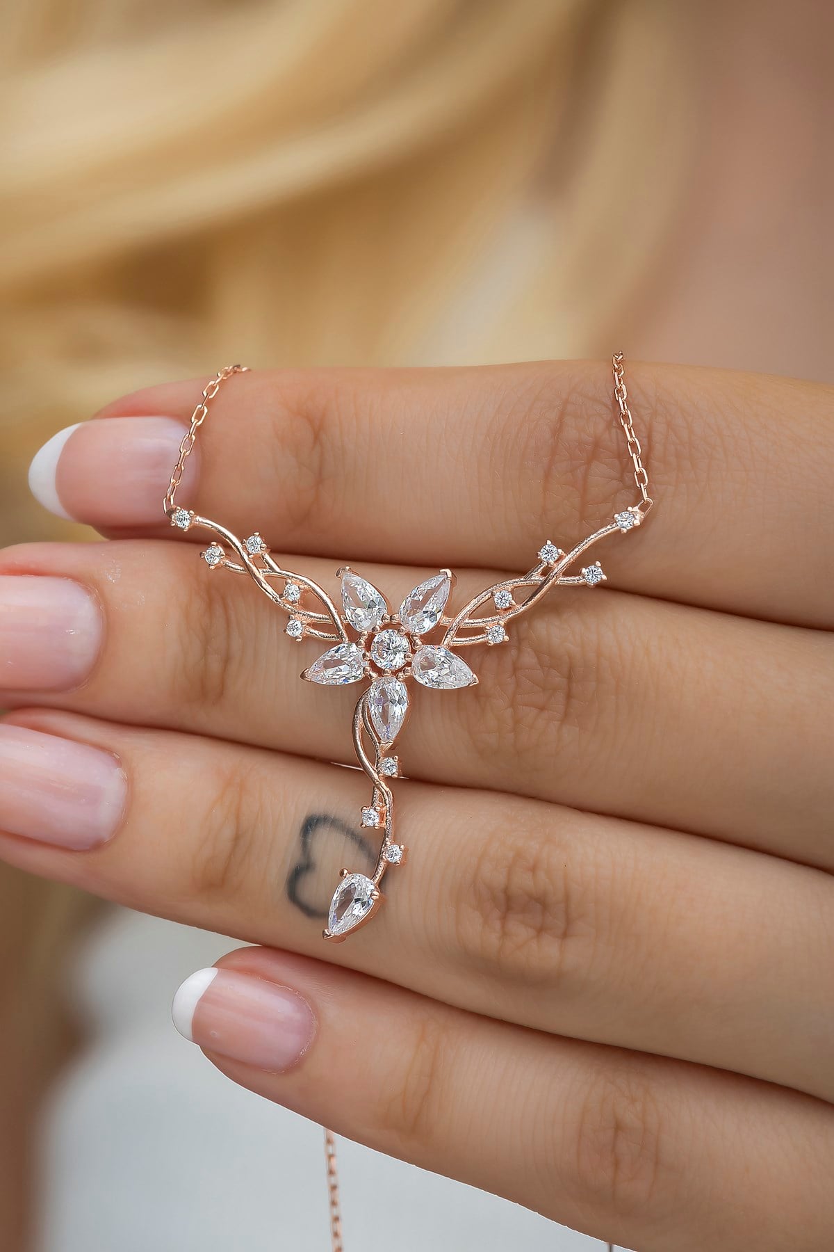 925 Ayar Gümüş Rose Sarmaşık Model Yıldız Detaylı Kolye