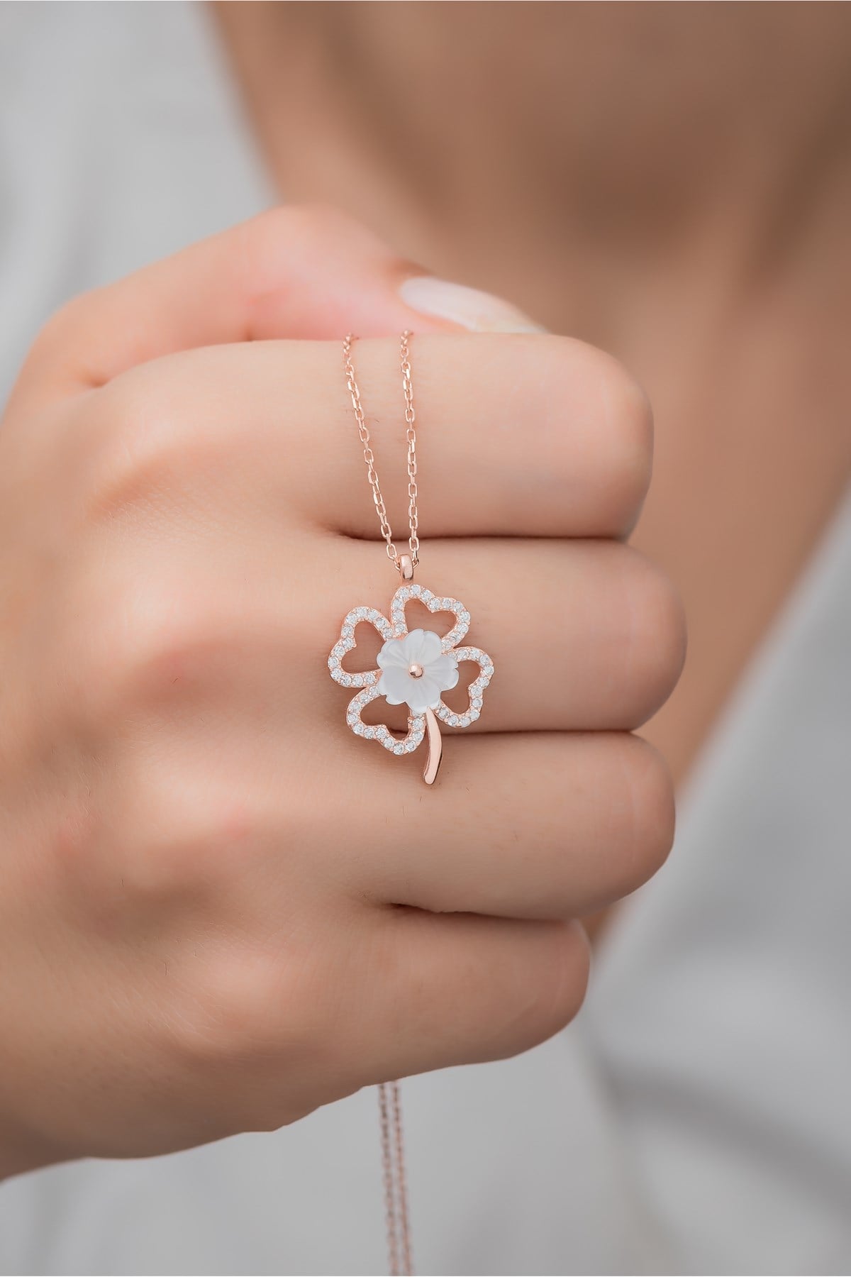 925 Ayar Gümüş Rose yonca Model Manolya Çiçeği Kolye