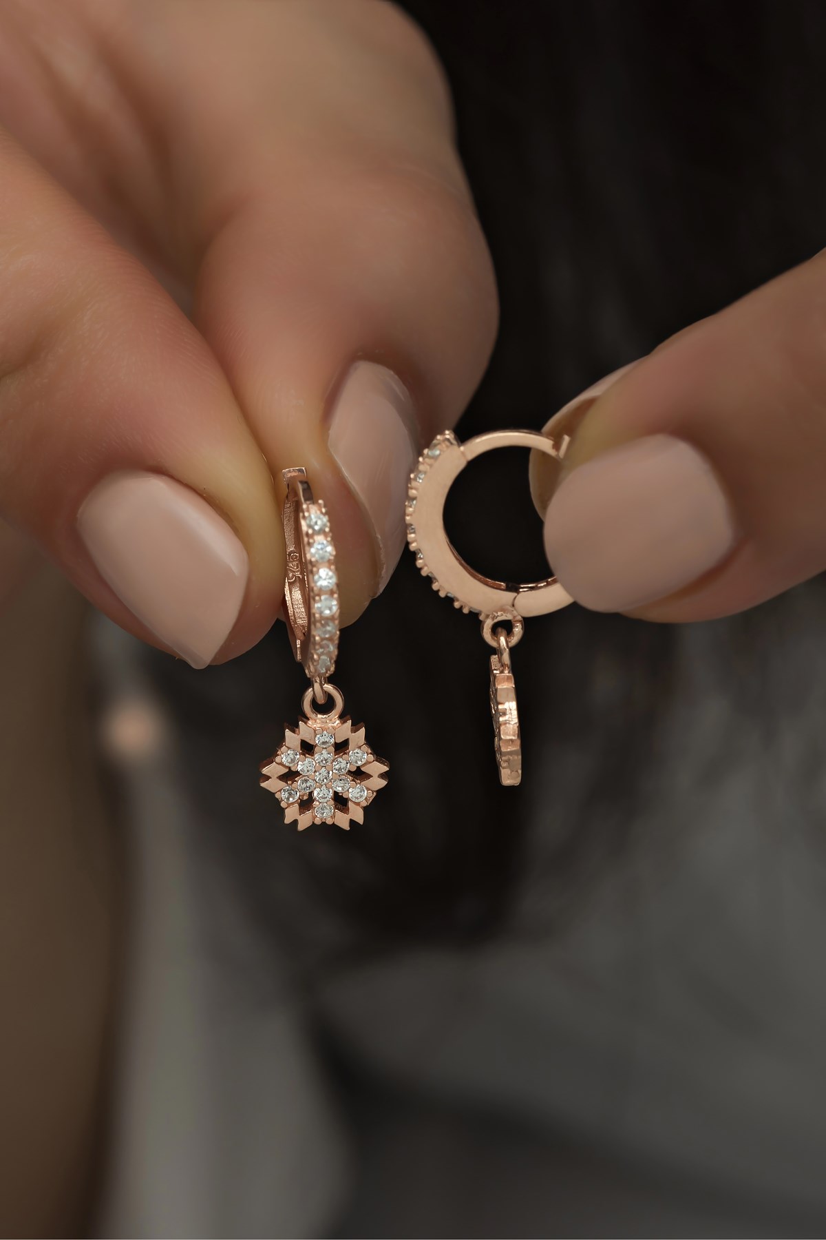 925 Ayar Gümüş Sallantılı Rose Kartanesi Küpe