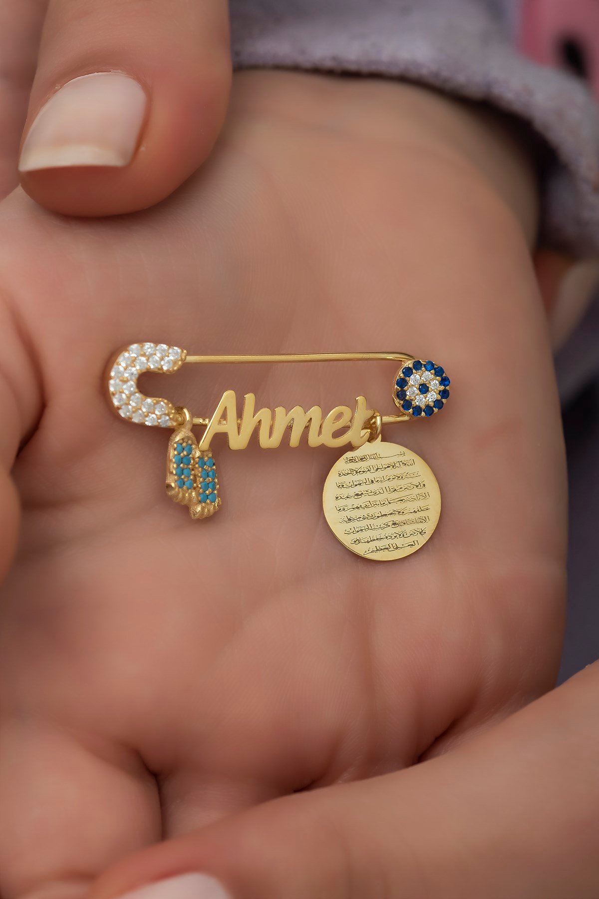 Kişiye Özel Mavi Ayak Ayetel Kürsi İsimli Gümüş Çengelli İğne